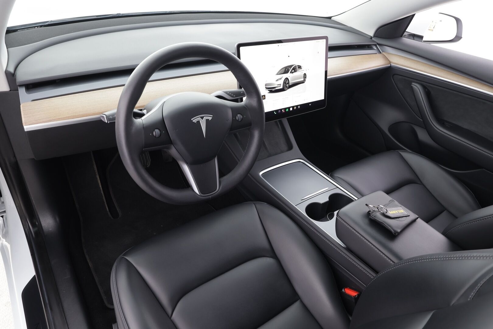 Tesla Model 3 2023 RWD - | ACC | ILP | Ryzen | Lasikatto | Matrix | Muistipenkki | Nahkasisusta | P.kamera | Autosteer | Sähk. takakontti | Lämm. ratti | 2x renkaat aluin |