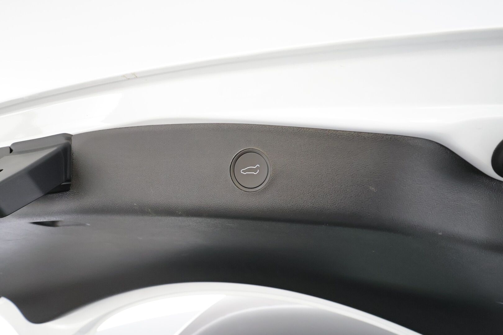 Tesla Model 3 2023 RWD - | ACC | ILP | Ryzen | Lasikatto | Matrix | Muistipenkki | Nahkasisusta | P.kamera | Autosteer | Sähk. takakontti | Lämm. ratti | 2x renkaat aluin |