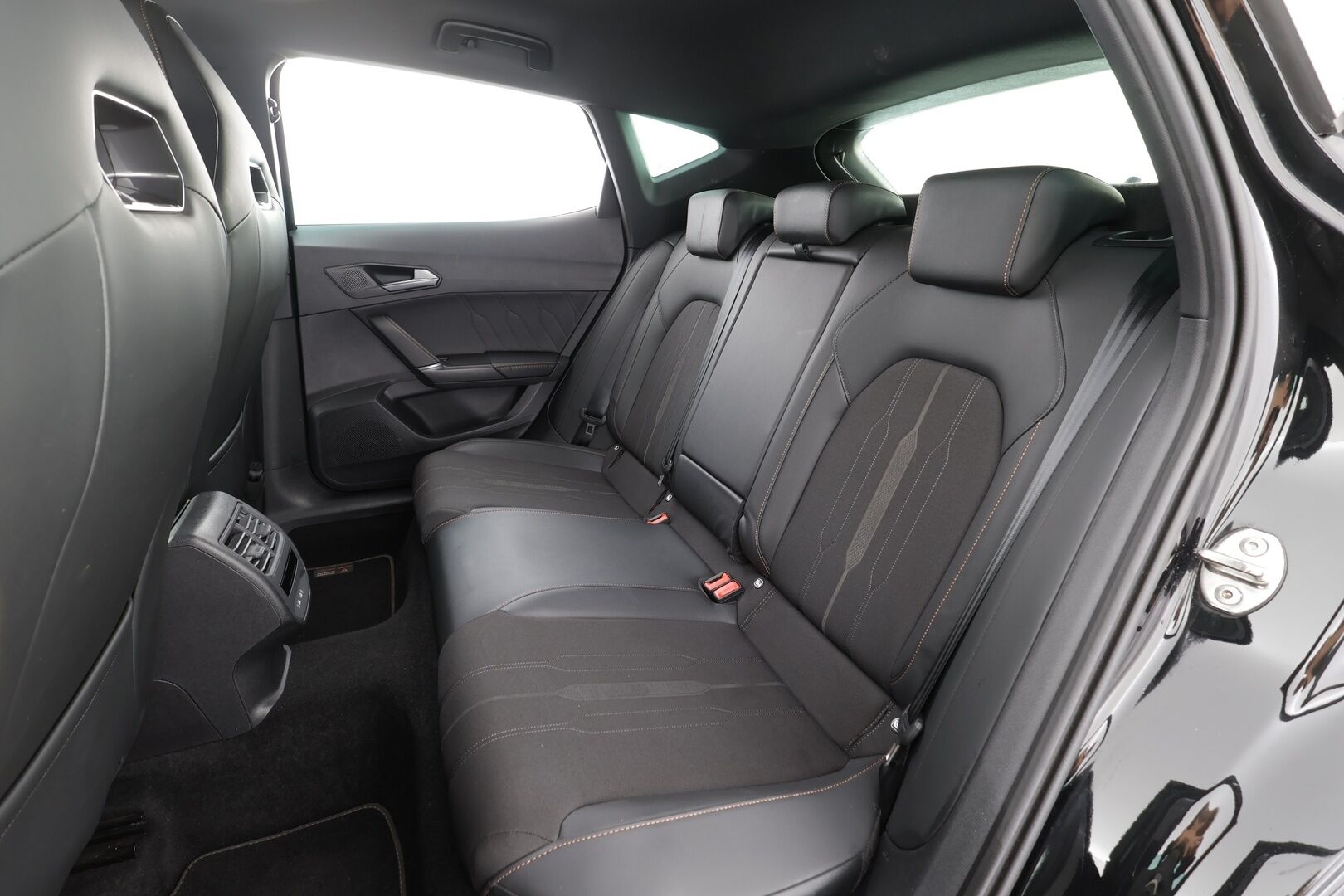CUPRA Formentor 2024 VZ 1.4 PHEV 180 kW e-HYBRID DSG - | ACC | Koukku | DCC | Puolinahat | Sporttipenkit | Ambient | Travel Assist | Side Assist | RCTA | P.kamera | Keyless | Lämm. ratti | Merkkihuollot |