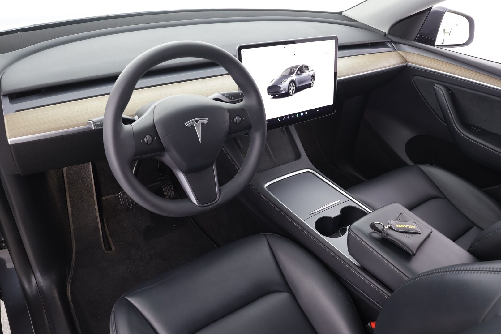 TESLA MODEL Y 2023 RWD - | ACC | ILP | Koukku | Ryzen | Matrix | Premium Audio | Lasikatto | Sähkönahat | Muistipenkki | P.kamera | Autosteer | 2x renkaat aluin | ALV |