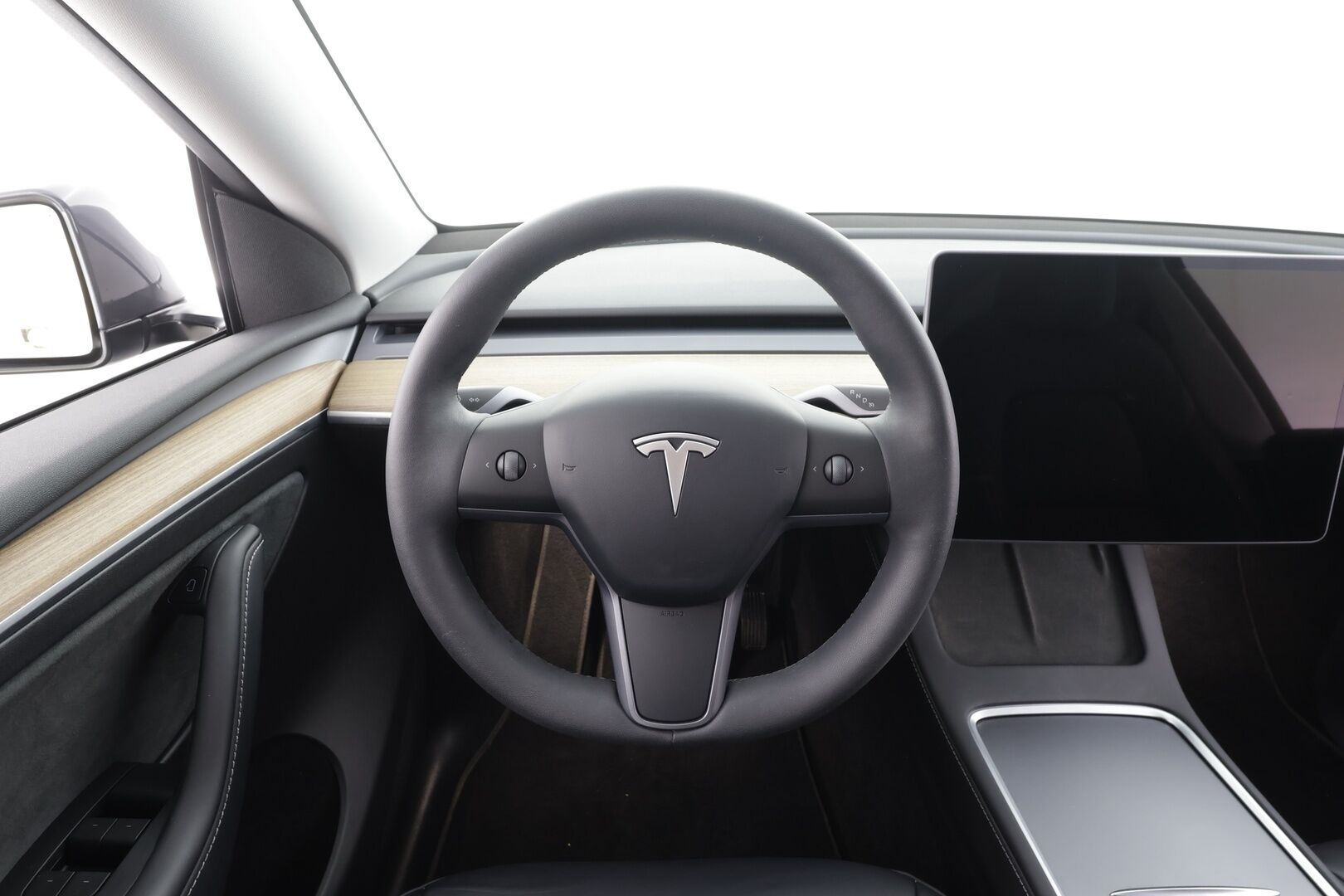 TESLA MODEL Y 2023 RWD - | ACC | ILP | Koukku | Ryzen | Matrix | Premium Audio | Lasikatto | Sähkönahat | Muistipenkki | P.kamera | Autosteer | 2x renkaat aluin | ALV |