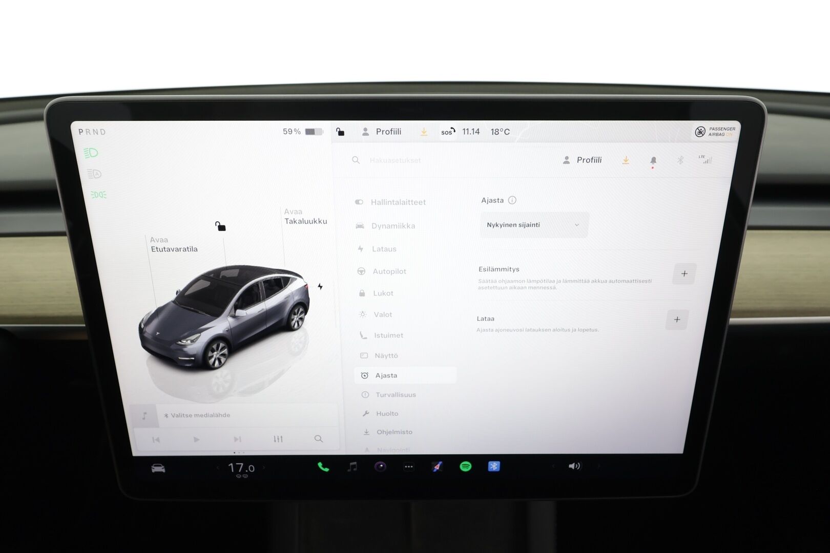 TESLA MODEL Y 2023 RWD - | ACC | ILP | Koukku | Ryzen | Matrix | Premium Audio | Lasikatto | Sähkönahat | Muistipenkki | P.kamera | Autosteer | 2x renkaat aluin | ALV |