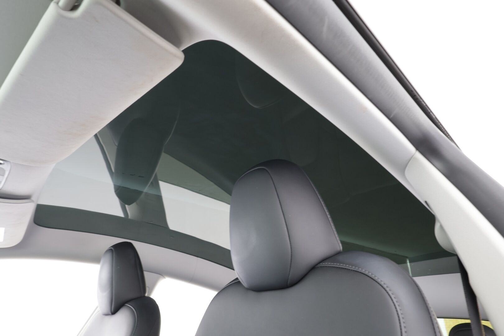 TESLA MODEL Y 2023 RWD - | ACC | ILP | Koukku | Ryzen | Matrix | Premium Audio | Lasikatto | Sähkönahat | Muistipenkki | P.kamera | Autosteer | 2x renkaat aluin | ALV |