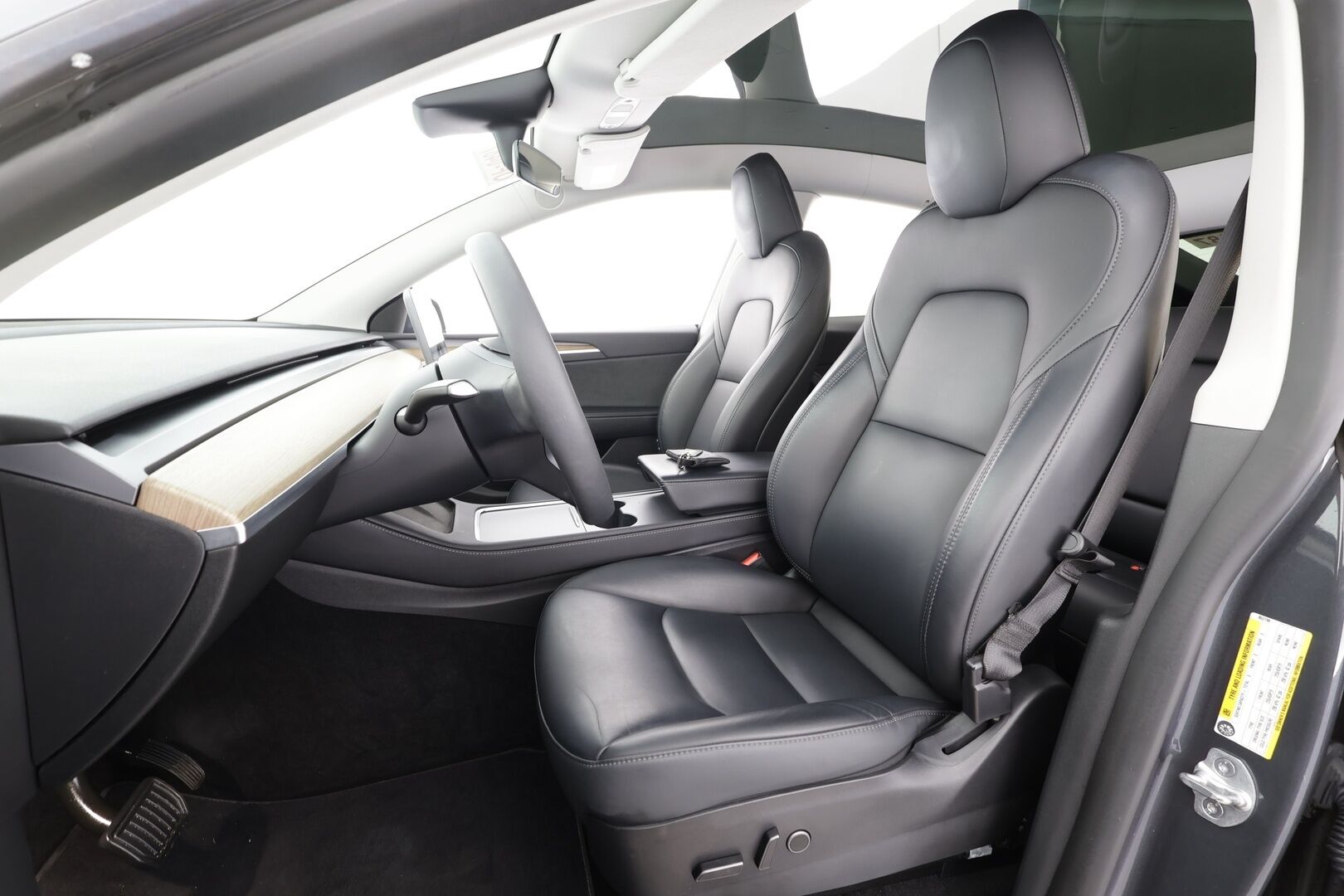 TESLA MODEL Y 2023 RWD - | ACC | ILP | Koukku | Ryzen | Matrix | Premium Audio | Lasikatto | Sähkönahat | Muistipenkki | P.kamera | Autosteer | 2x renkaat aluin | ALV |