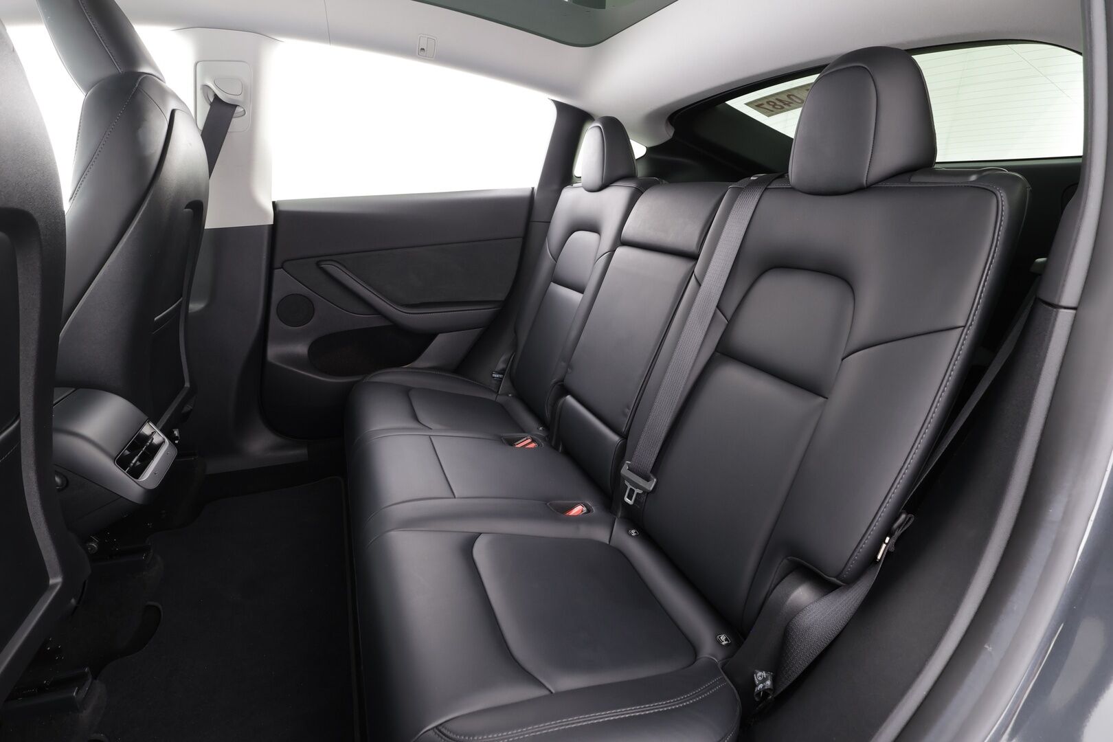 TESLA MODEL Y 2023 RWD - | ACC | ILP | Koukku | Ryzen | Matrix | Premium Audio | Lasikatto | Sähkönahat | Muistipenkki | P.kamera | Autosteer | 2x renkaat aluin | ALV |