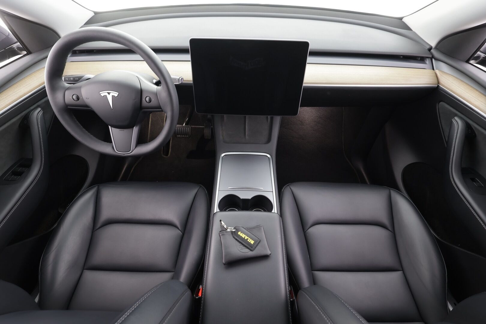 TESLA MODEL Y 2023 RWD - | ACC | ILP | Koukku | Ryzen | Matrix | Premium Audio | Lasikatto | Sähkönahat | Muistipenkki | P.kamera | Autosteer | 2x renkaat aluin | ALV |