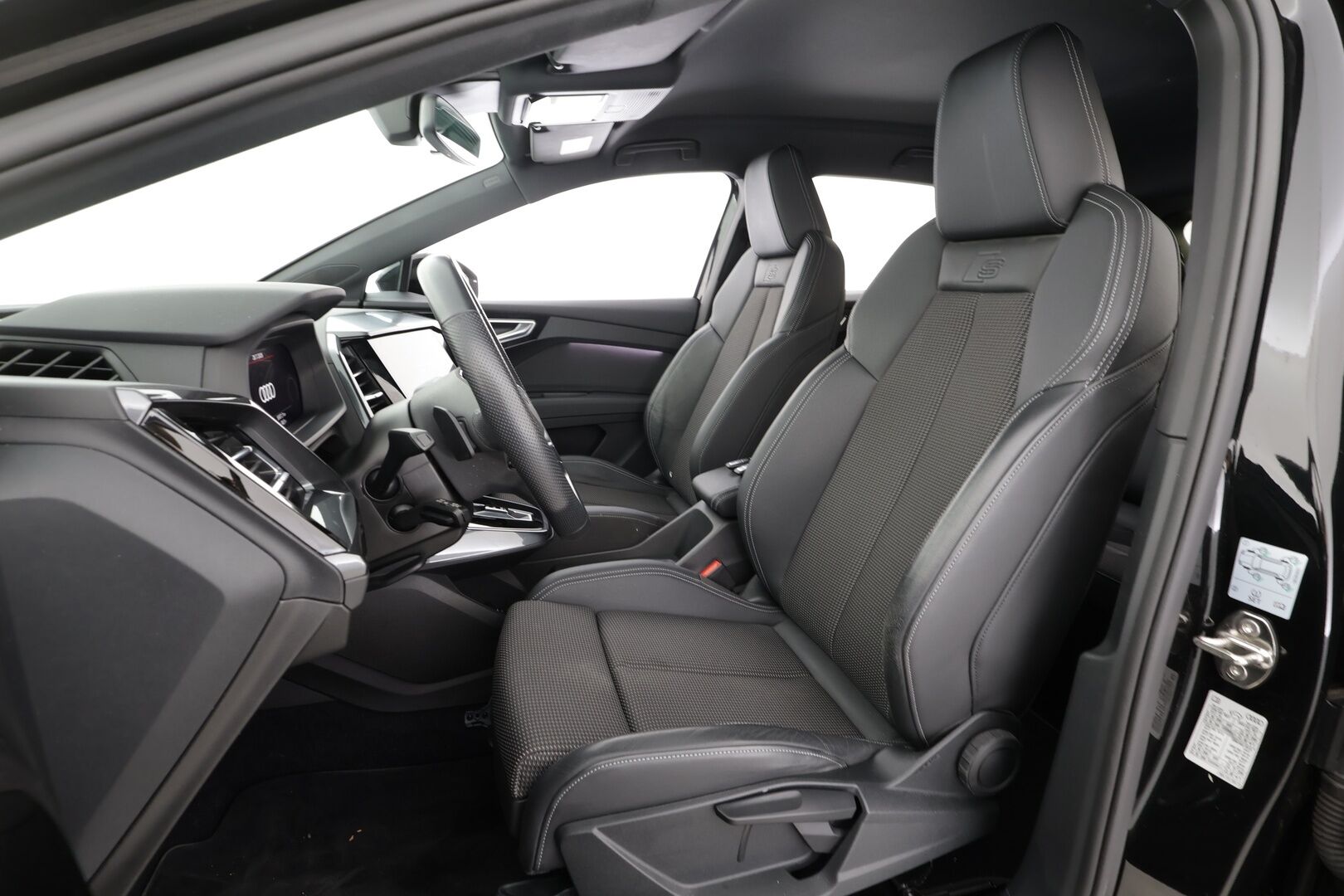 Audi Q4 e-tron 2023 35 S-line - | ACC | ILP | Matrix-LED | P.Kamera | Puolinahat | Digimittaristo | Apple&Android | Matrix-LED | Merkkihuollettu |