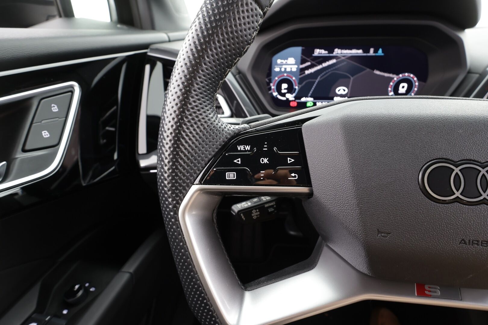 Audi Q4 e-tron 2023 35 S-line - | ACC | ILP | Matrix-LED | P.Kamera | Puolinahat | Digimittaristo | Apple&Android | Matrix-LED | Merkkihuollettu |