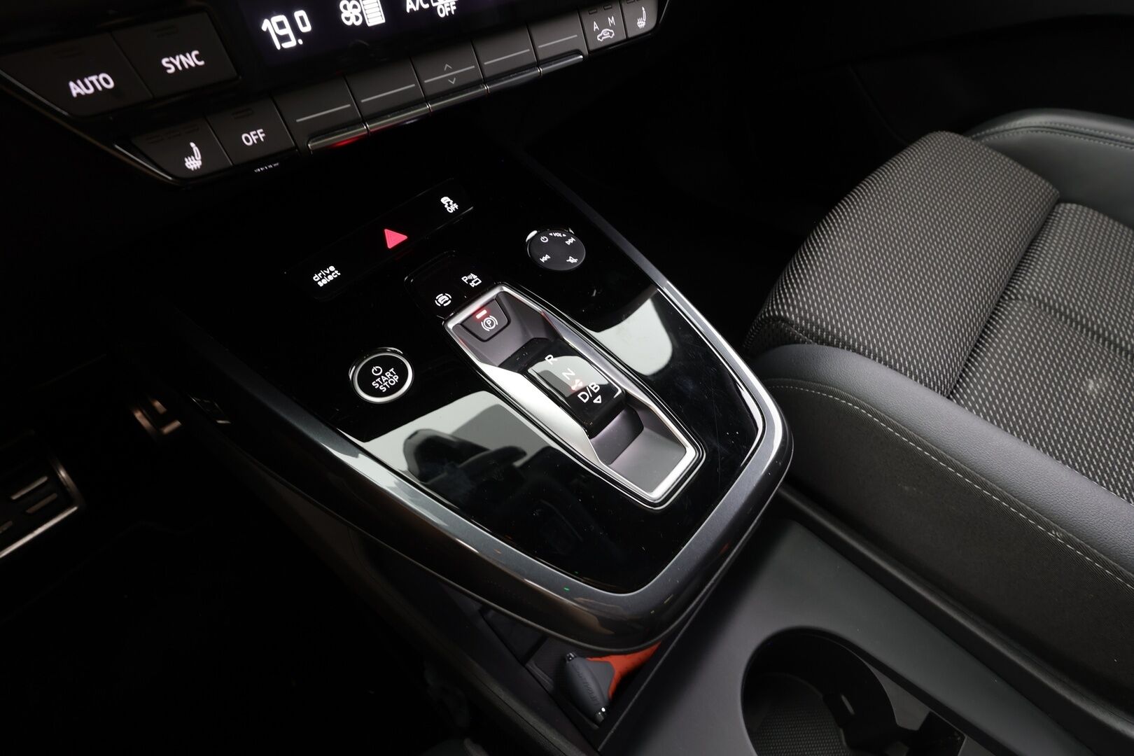 Audi Q4 e-tron 2023 35 S-line - | ACC | ILP | Matrix-LED | P.Kamera | Puolinahat | Digimittaristo | Apple&Android | Matrix-LED | Merkkihuollettu |