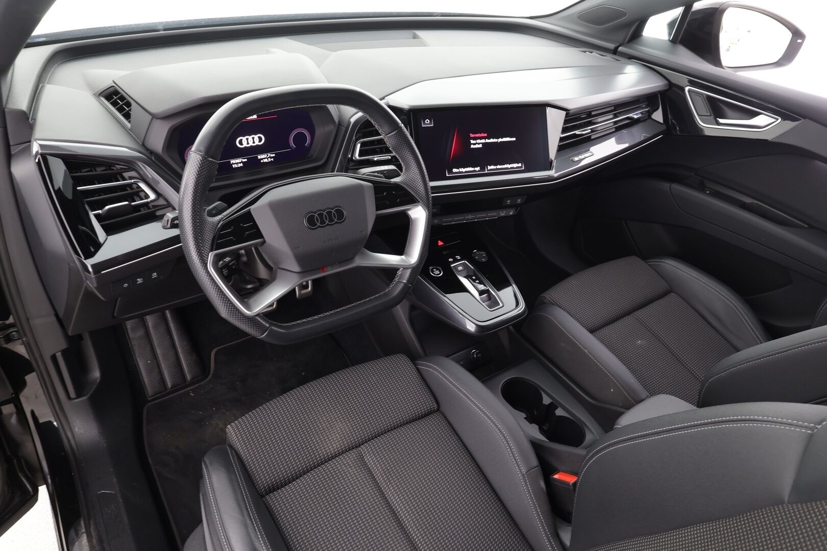 Audi Q4 e-tron 2023 35 S-line - | ACC | ILP | Matrix-LED | P.Kamera | Puolinahat | Digimittaristo | Apple&Android | Matrix-LED | Merkkihuollettu |