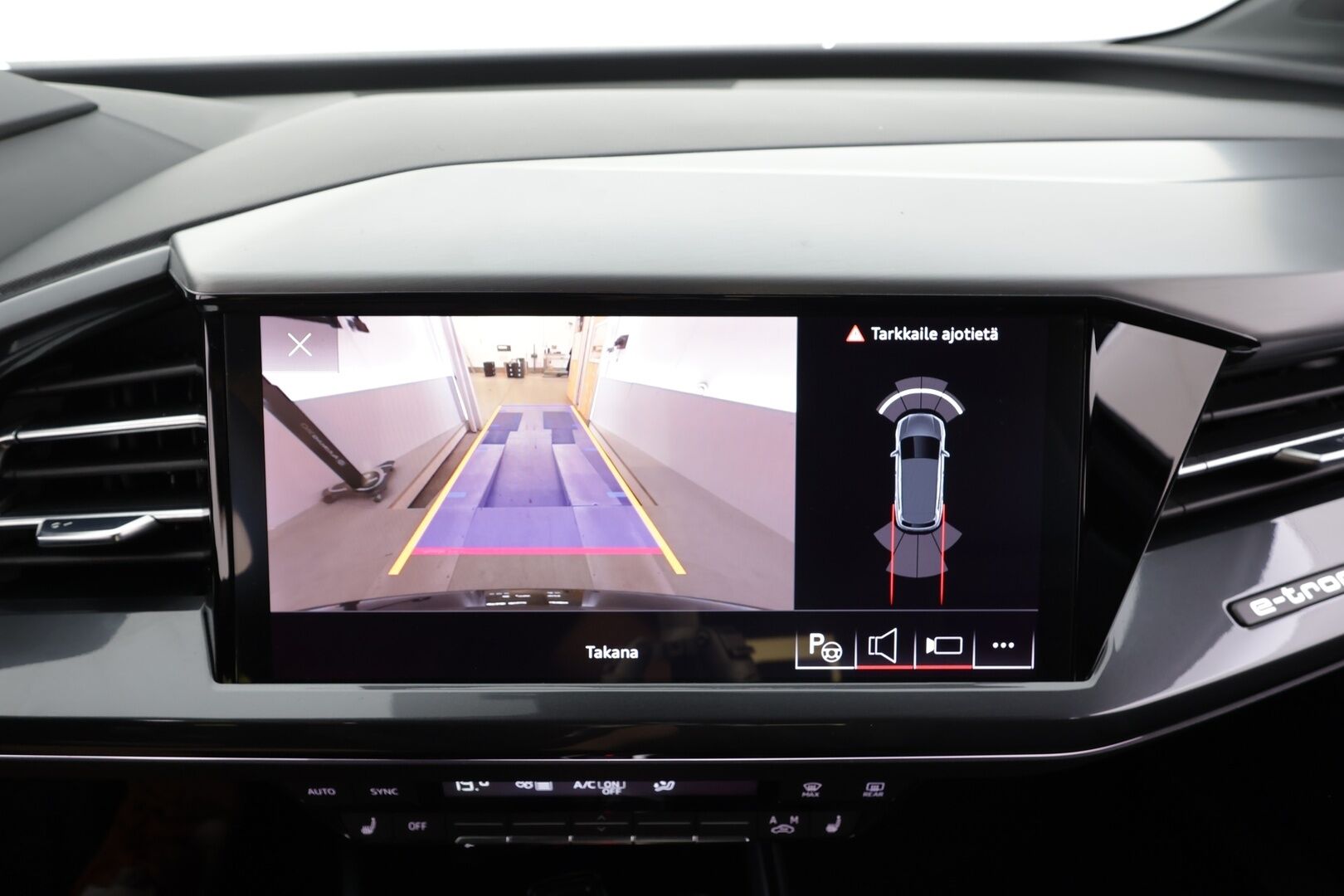 Audi Q4 e-tron 2023 35 S-line - | ACC | ILP | Matrix-LED | P.Kamera | Puolinahat | Digimittaristo | Apple&Android | Matrix-LED | Merkkihuollettu |