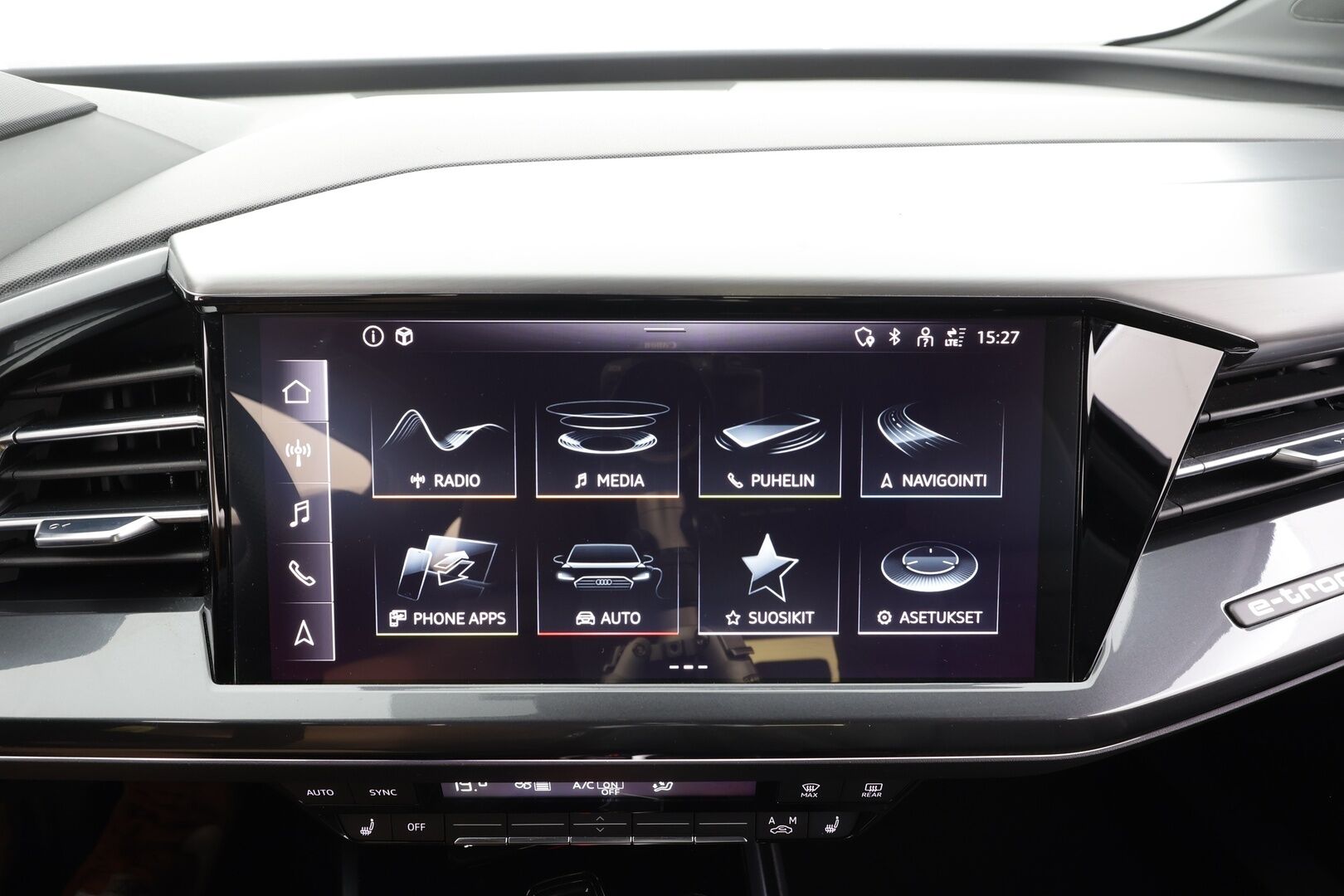 Audi Q4 e-tron 2023 35 S-line - | ACC | ILP | Matrix-LED | P.Kamera | Puolinahat | Digimittaristo | Apple&Android | Matrix-LED | Merkkihuollettu |