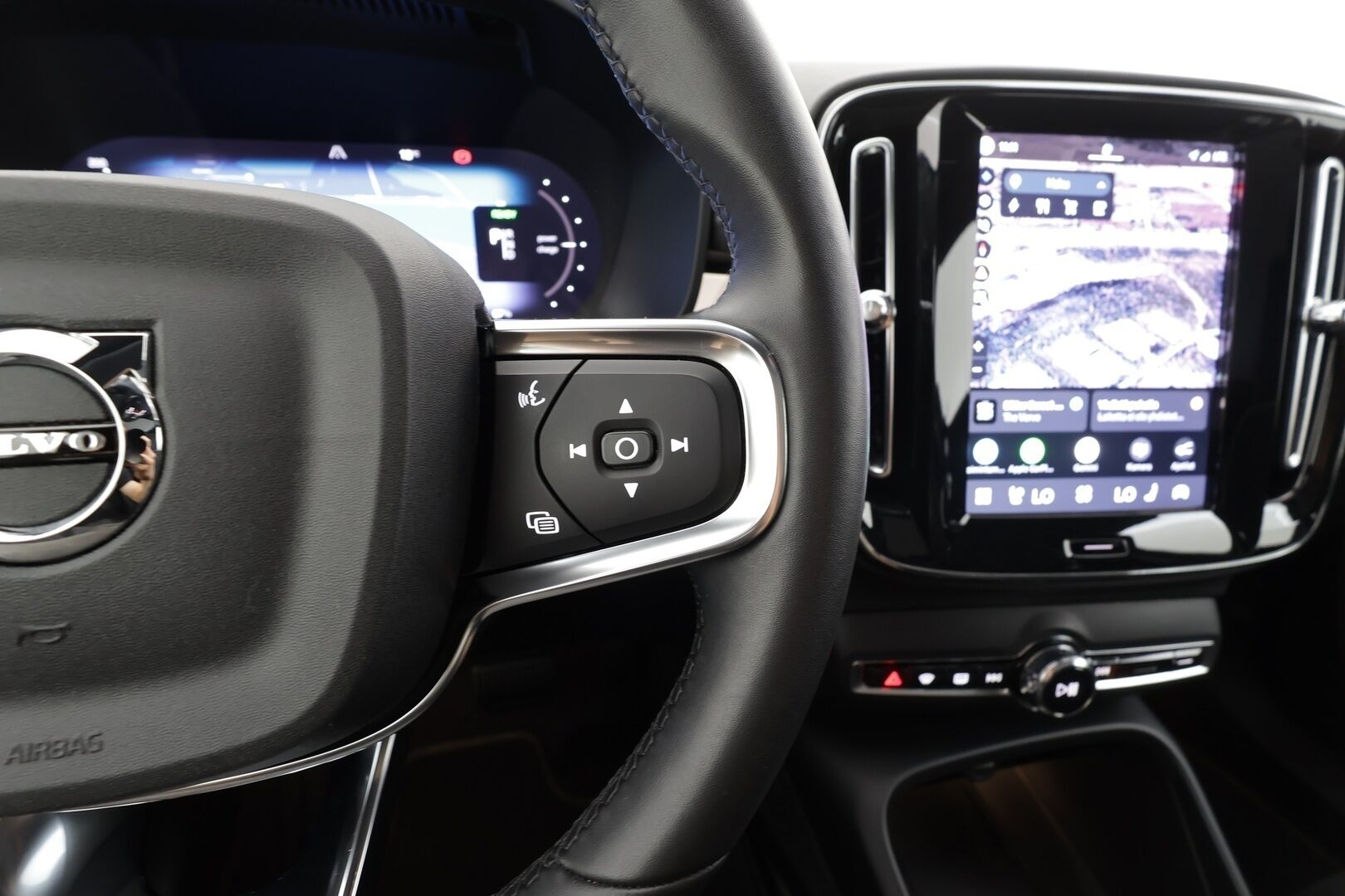 Volvo C40 2023 Recharge Twin Ultimate aut - Vetokoukku | ACC | ILP | Lasikatto | H/K | 360-kamera | Sporttipenkit | Kuskilla Muistipenkki | Ratinlämmitys | LED | Keyless | Apple&Android | 