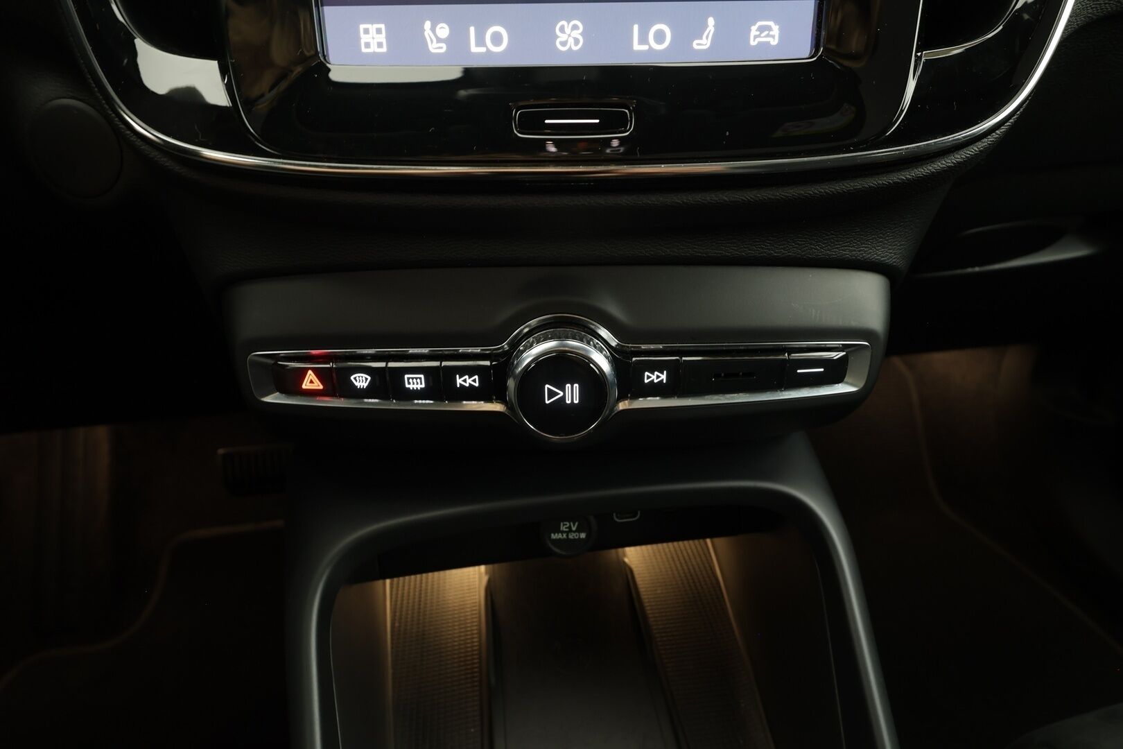 Volvo C40 2023 Recharge Twin Ultimate aut - Vetokoukku | ACC | ILP | Lasikatto | H/K | 360-kamera | Sporttipenkit | Kuskilla Muistipenkki | Ratinlämmitys | LED | Keyless | Apple&Android | 
