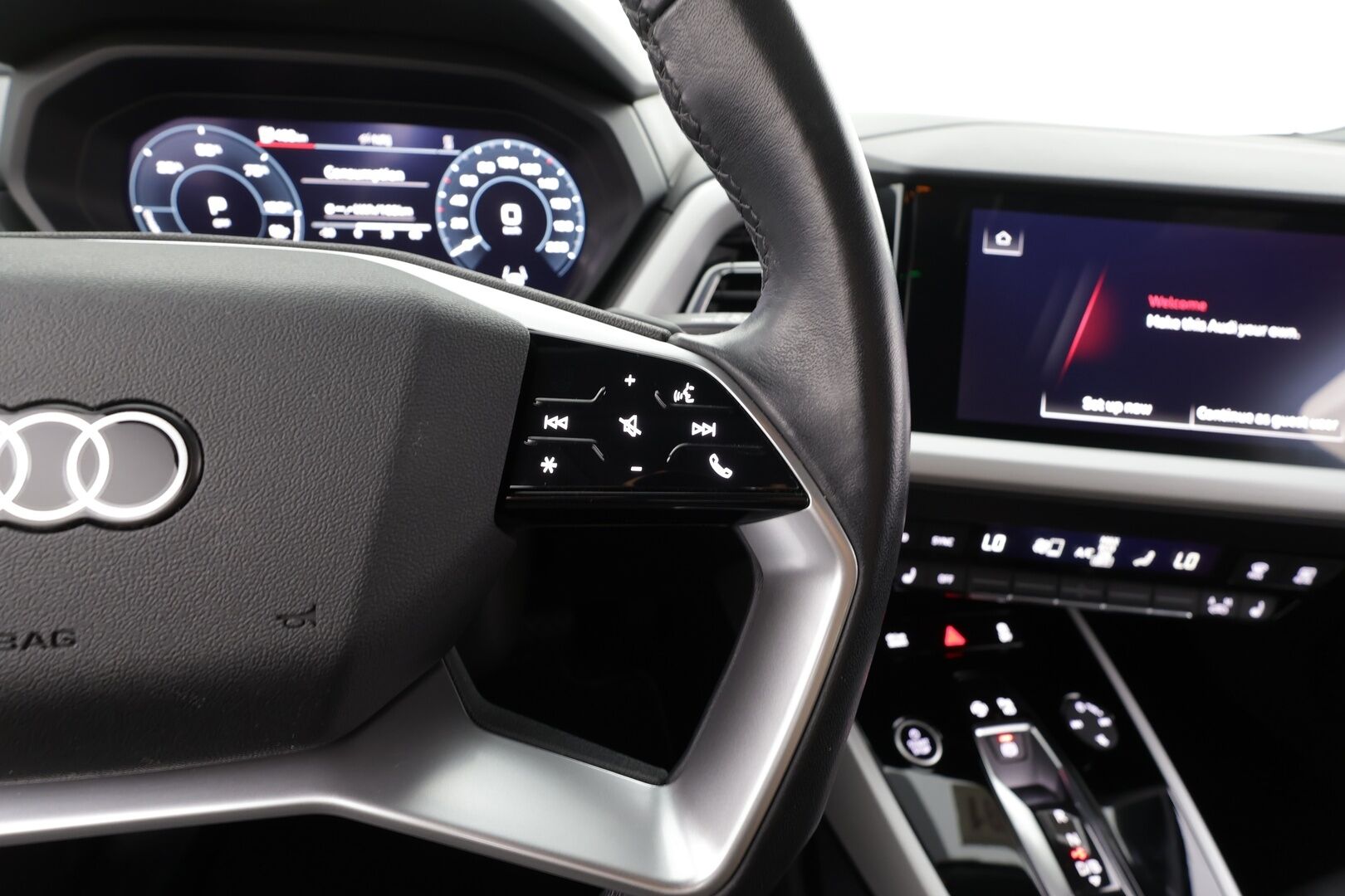 AUDI Q4 E-TRON 2023 45 e-tron quattro - | ACC | ILP | Sporttipenkit | Digimittaristo | P.kamera ja tutkat | Kaistavahti | Pre Sense | Apple & Android | LED | 2x renkaat aluin | ALV |
