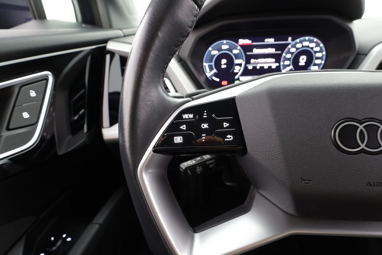 AUDI Q4 E-TRON 2023 45 e-tron quattro - | ACC | ILP | Sporttipenkit | Digimittaristo | P.kamera ja tutkat | Kaistavahti | Pre Sense | Apple & Android | LED | 2x renkaat aluin | ALV |