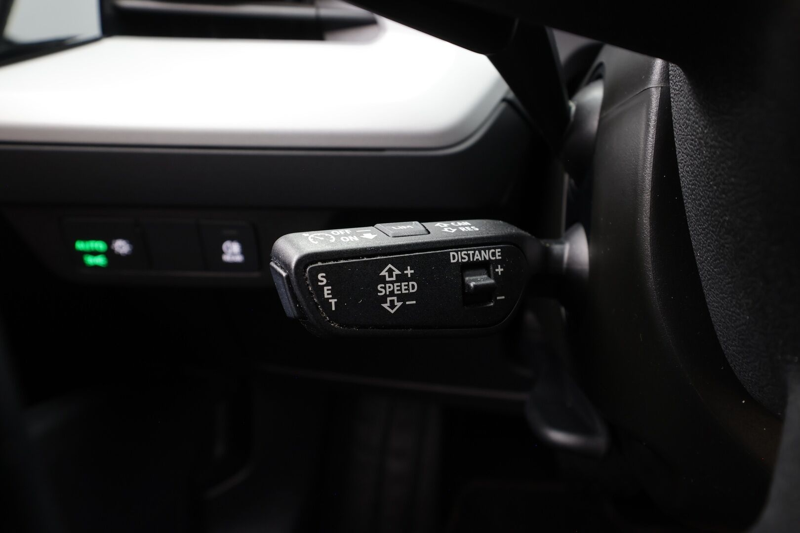 AUDI Q4 E-TRON 2023 45 e-tron quattro - | ACC | ILP | Sporttipenkit | Digimittaristo | P.kamera ja tutkat | Kaistavahti | Pre Sense | Apple & Android | LED | 2x renkaat aluin | ALV |