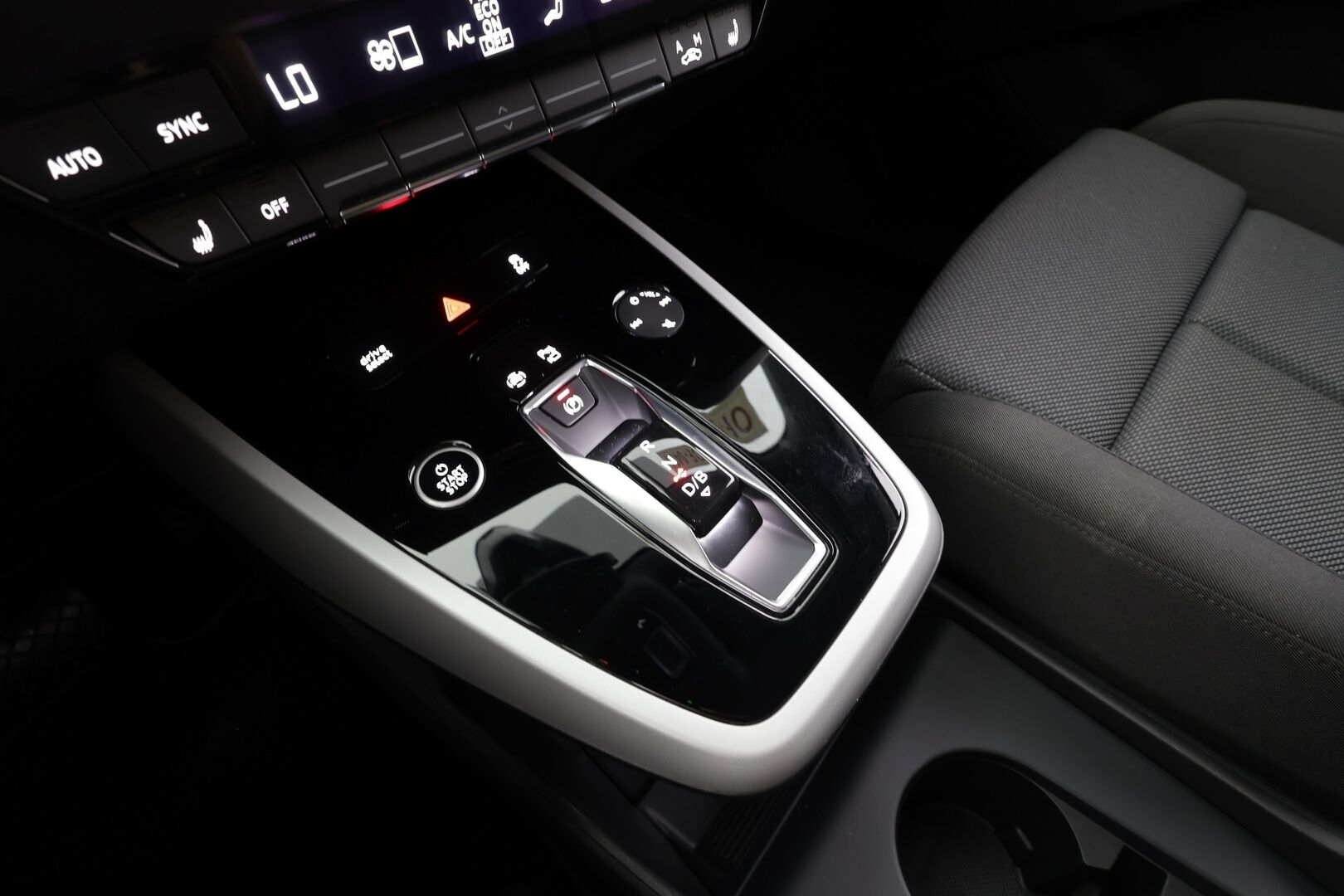 AUDI Q4 E-TRON 2023 45 e-tron quattro - | ACC | ILP | Sporttipenkit | Digimittaristo | P.kamera ja tutkat | Kaistavahti | Pre Sense | Apple & Android | LED | 2x renkaat aluin | ALV |