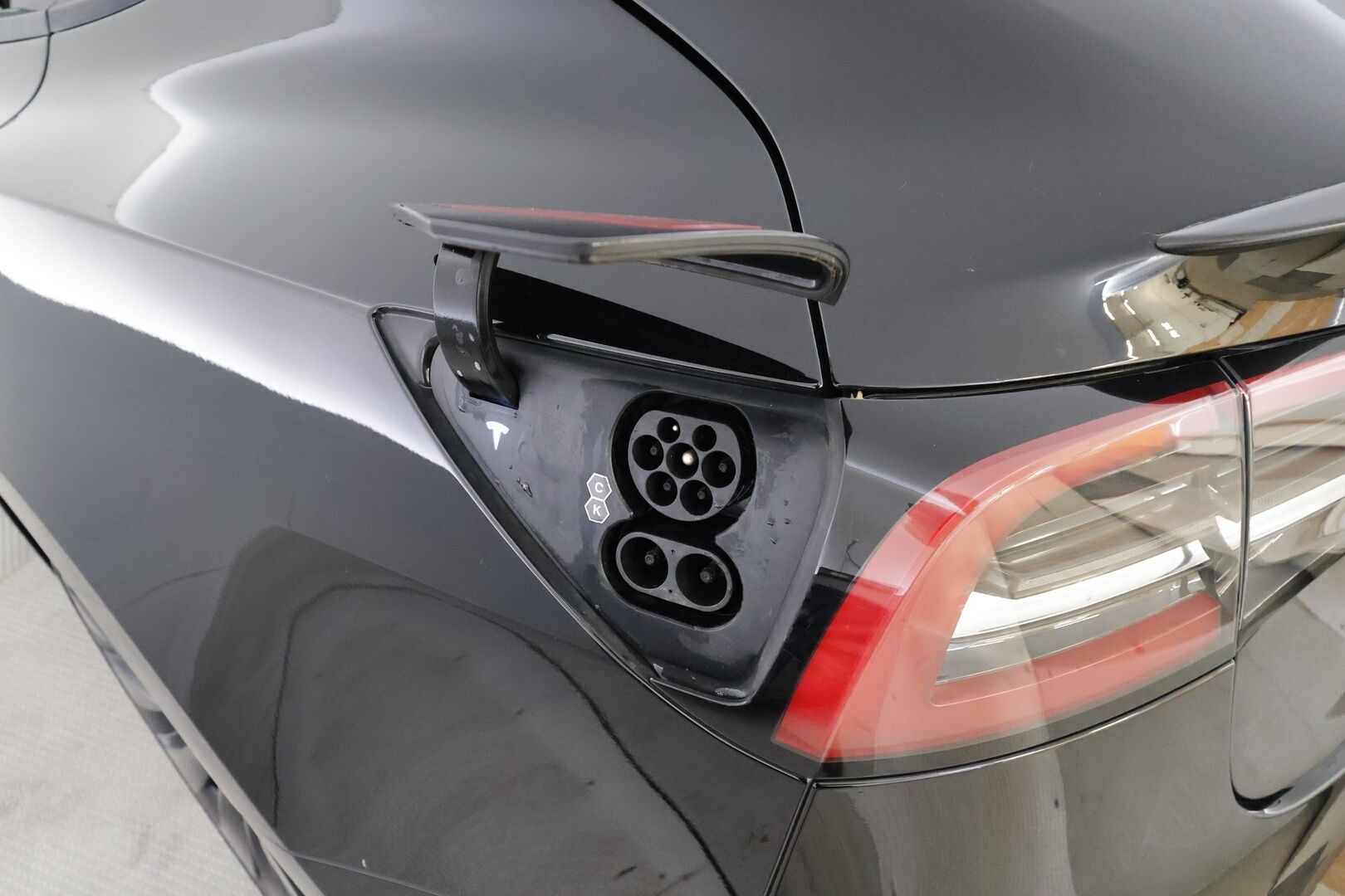 TESLA MODEL 3 2023 Performance Dual Motor - | ACC | ILP | FSD | Matrix | Lasikatto | Premium Audio | Muistipenkki | Sähkönahat | P.kamera | Sähk. takaluukku | 2x tesla alut | ALV |