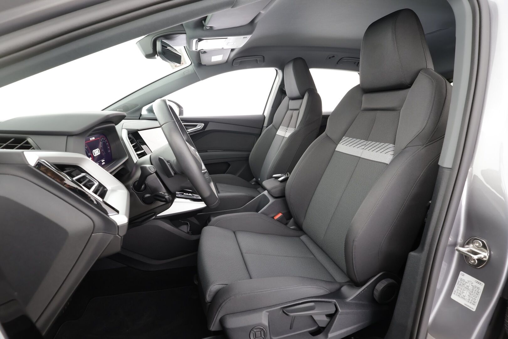 AUDI Q4 E-TRON 2025 45 e-tron quattro Proline Advanced - | Akuston esilämmitys | ACC | ILP | Koukku | Matrix-LED | Sonos | P.Kamera | Sporttipenkit | Keyless | Apple&Android | 1.Om Suomi-auto | Kahdet Renkaat | Merkkihuollettu |