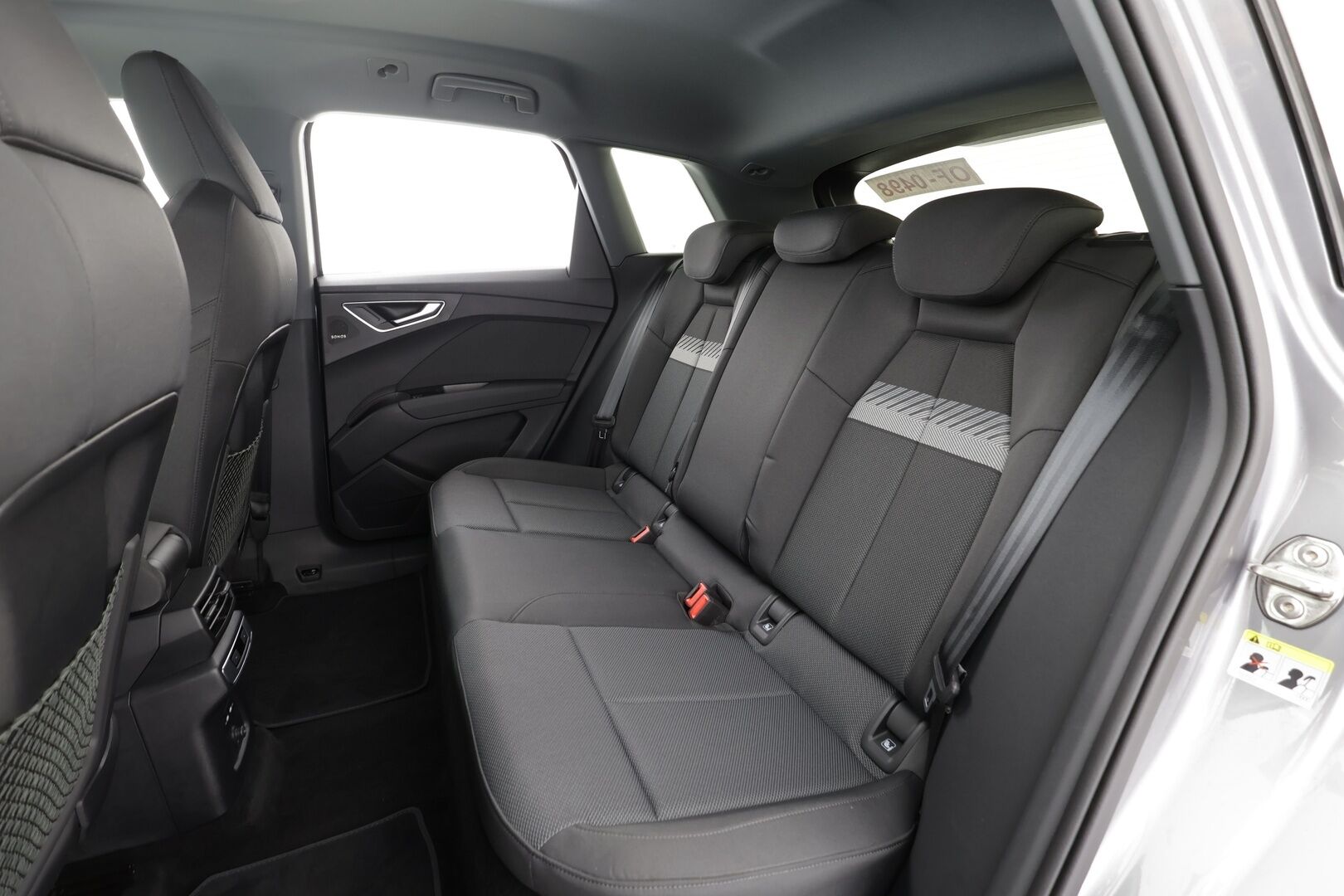 AUDI Q4 E-TRON 2025 45 e-tron quattro Proline Advanced - | Akuston esilämmitys | ACC | ILP | Koukku | Matrix-LED | Sonos | P.Kamera | Sporttipenkit | Keyless | Apple&Android | 1.Om Suomi-auto | Kahdet Renkaat | Merkkihuollettu |