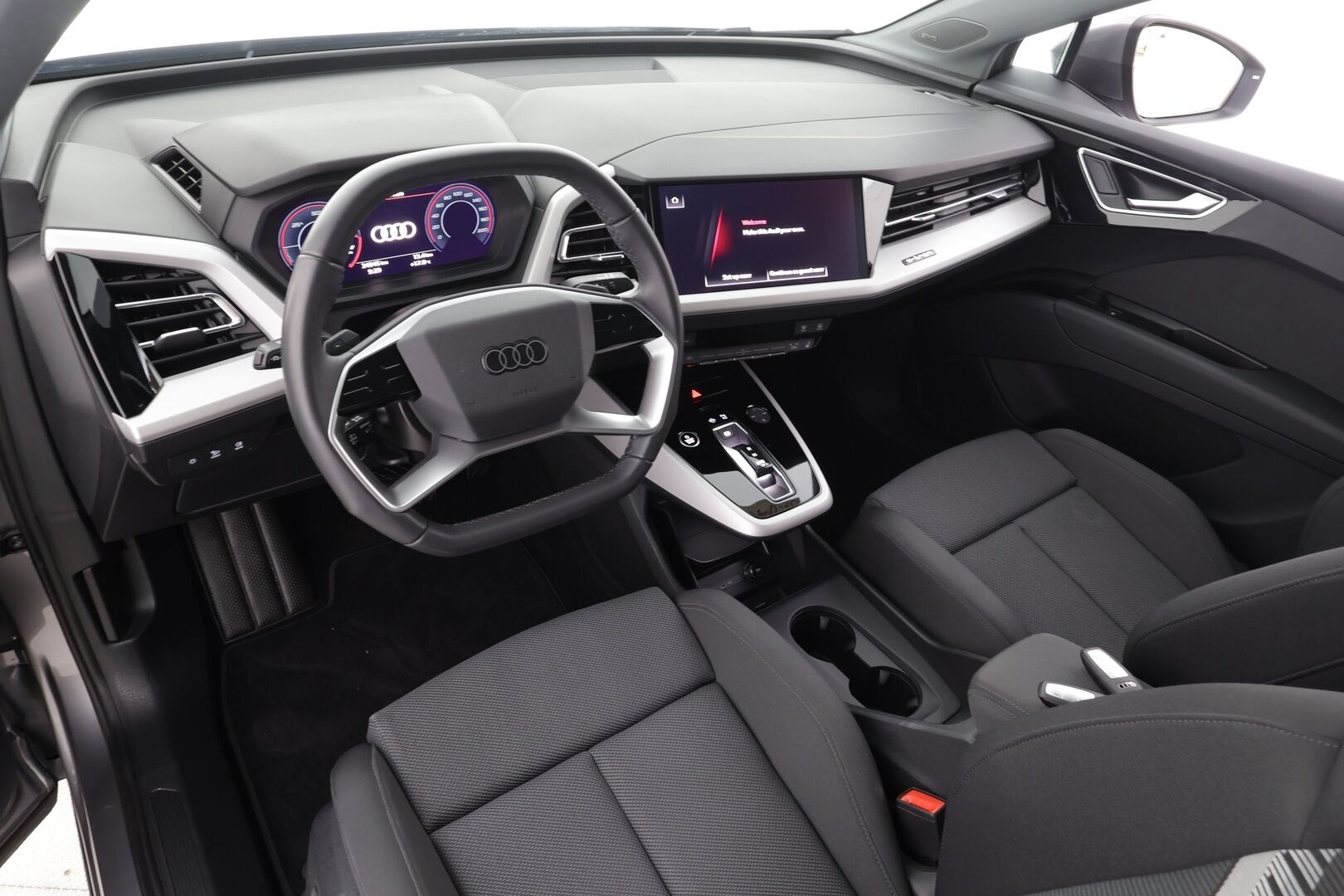 AUDI Q4 E-TRON 2025 45 e-tron quattro Proline Advanced - | Akuston esilämmitys | ACC | ILP | Koukku | Matrix-LED | Sonos | P.Kamera | Sporttipenkit | Keyless | Apple&Android | 1.Om Suomi-auto | Kahdet Renkaat | Merkkihuollettu |