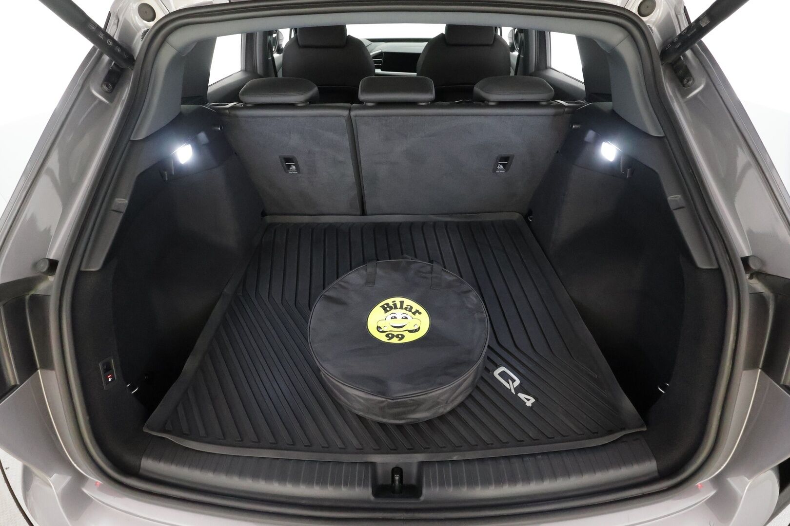 AUDI Q4 E-TRON 2025 45 e-tron quattro Proline Advanced - | Akuston esilämmitys | ACC | ILP | Koukku | Matrix-LED | Sonos | P.Kamera | Sporttipenkit | Keyless | Apple&Android | 1.Om Suomi-auto | Kahdet Renkaat | Merkkihuollettu |