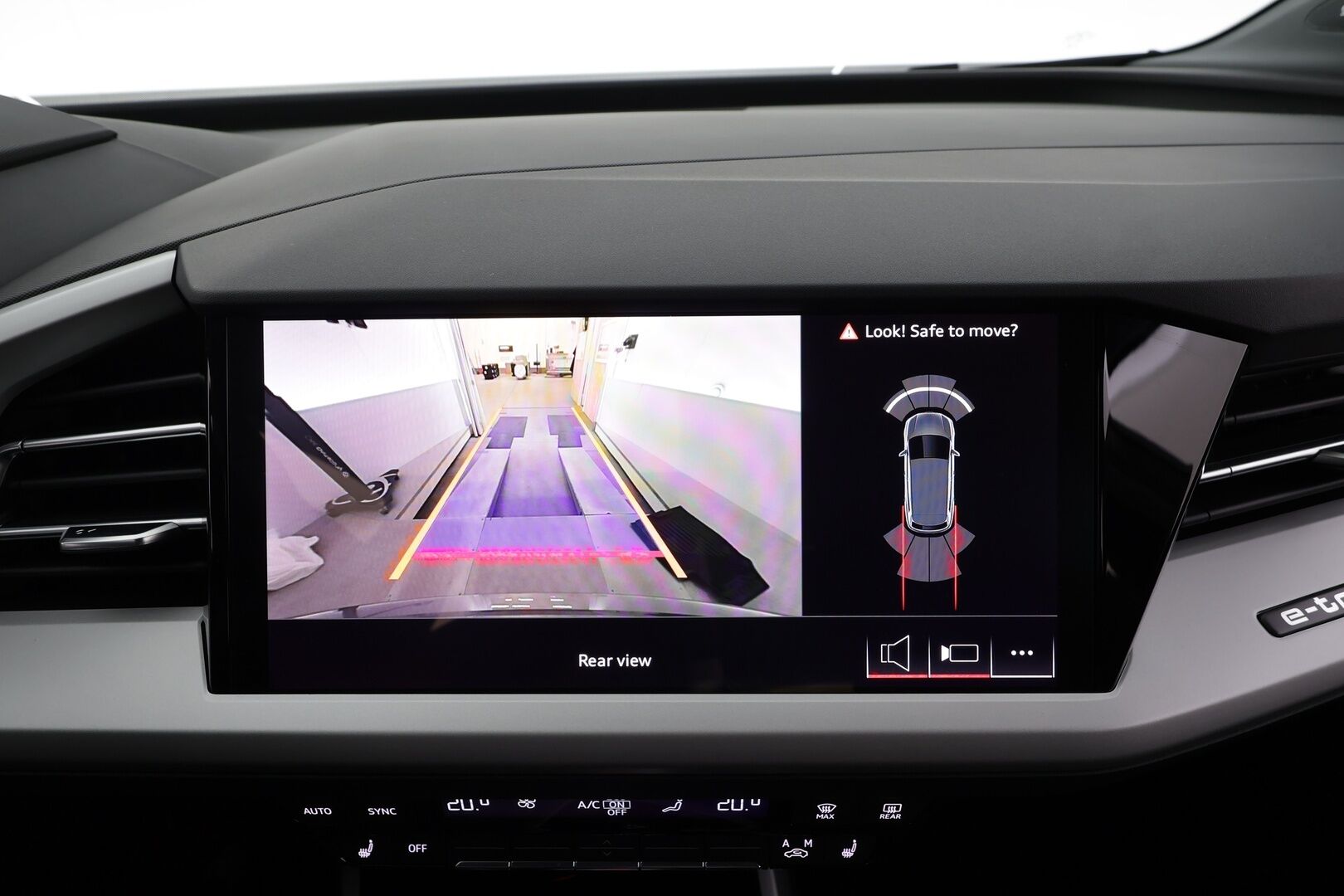 AUDI Q4 E-TRON 2025 45 e-tron quattro Proline Advanced - | Akuston esilämmitys | ACC | ILP | Koukku | Matrix-LED | Sonos | P.Kamera | Sporttipenkit | Keyless | Apple&Android | 1.Om Suomi-auto | Kahdet Renkaat | Merkkihuollettu |
