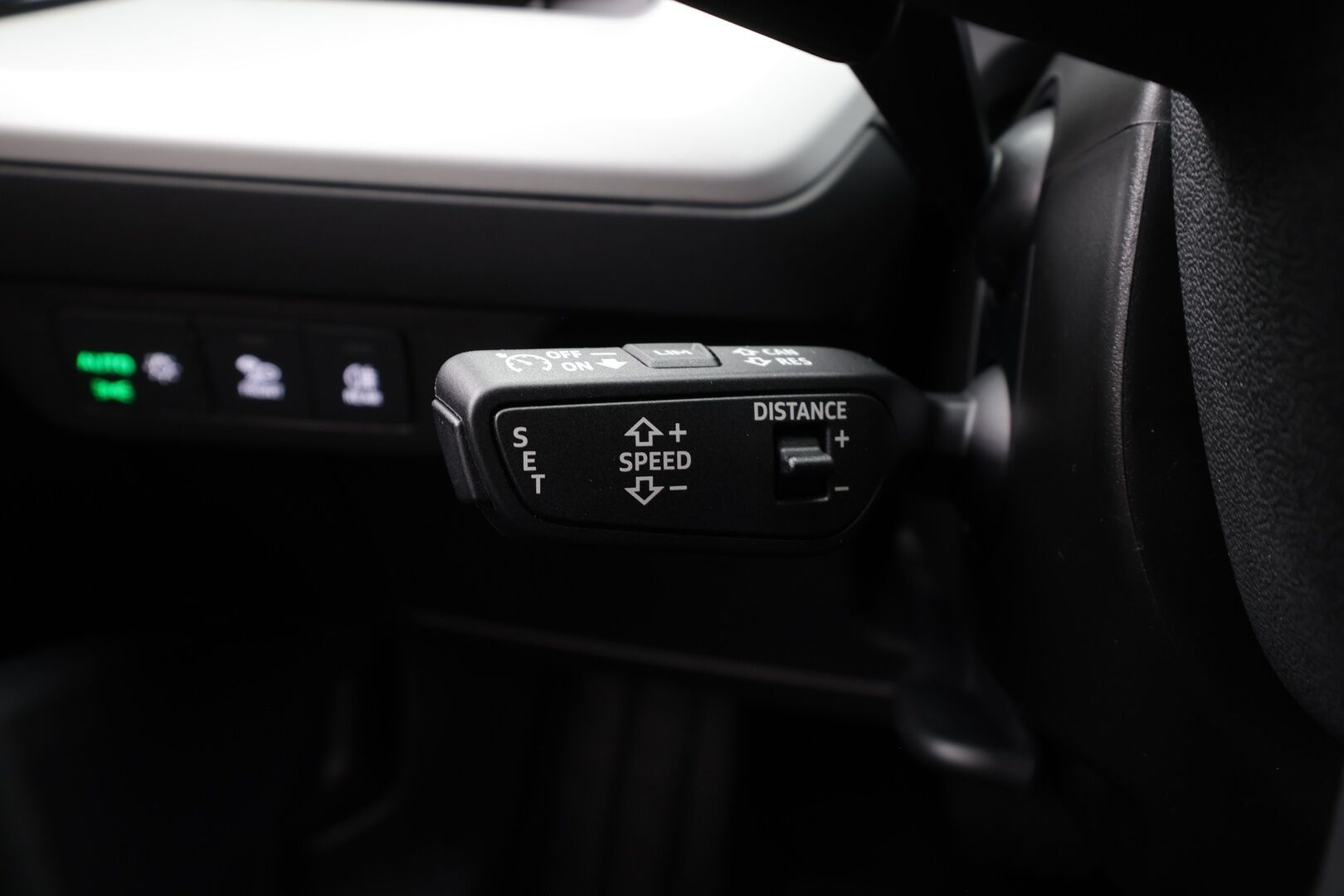 AUDI Q4 E-TRON 2025 45 e-tron quattro Proline Advanced - | Akuston esilämmitys | ACC | ILP | Koukku | Matrix-LED | Sonos | P.Kamera | Sporttipenkit | Keyless | Apple&Android | 1.Om Suomi-auto | Kahdet Renkaat | Merkkihuollettu |