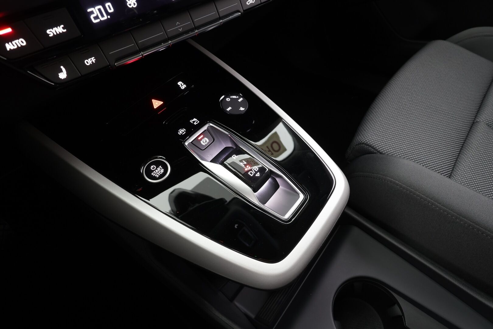 AUDI Q4 E-TRON 2025 45 e-tron quattro Proline Advanced - | Akuston esilämmitys | ACC | ILP | Koukku | Matrix-LED | Sonos | P.Kamera | Sporttipenkit | Keyless | Apple&Android | 1.Om Suomi-auto | Kahdet Renkaat | Merkkihuollettu |