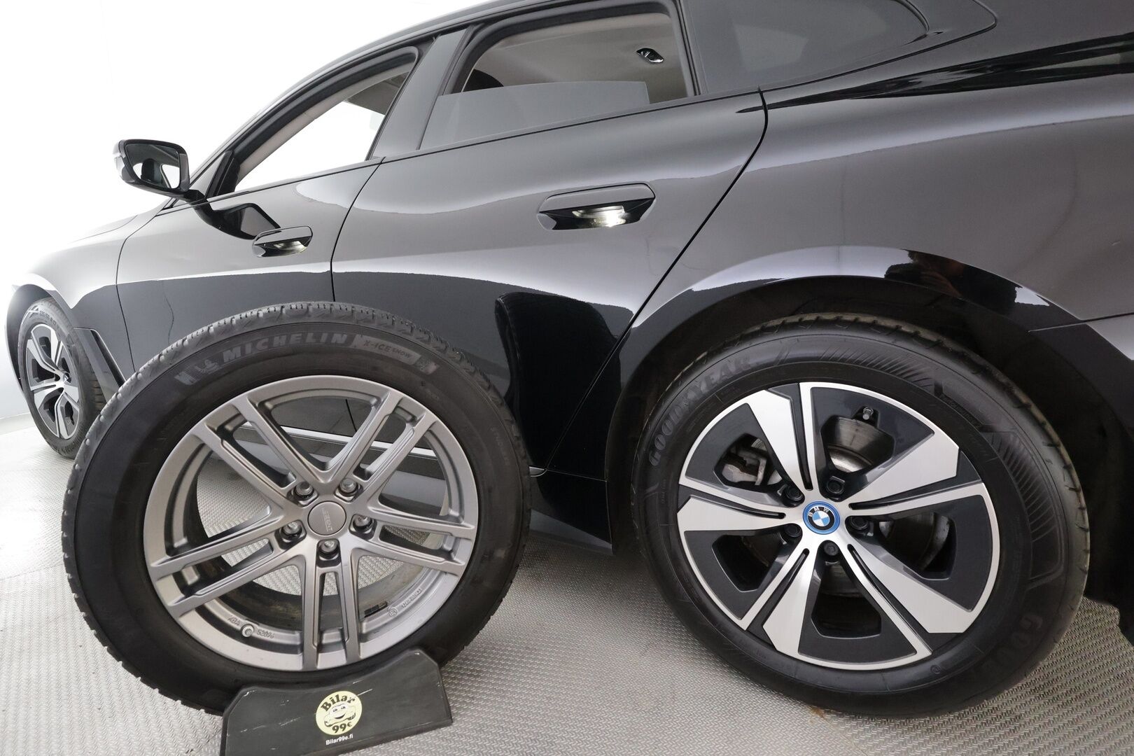 BMW I4 2024 eDrive40 - | ACC | Lisälämmitin | Koukku | Widescreen | HIFI | 360-Kamera | LED | Sporttipenkit | Navi | Apple&Android | Kahdet Renkaat | Merkkihuollettu |