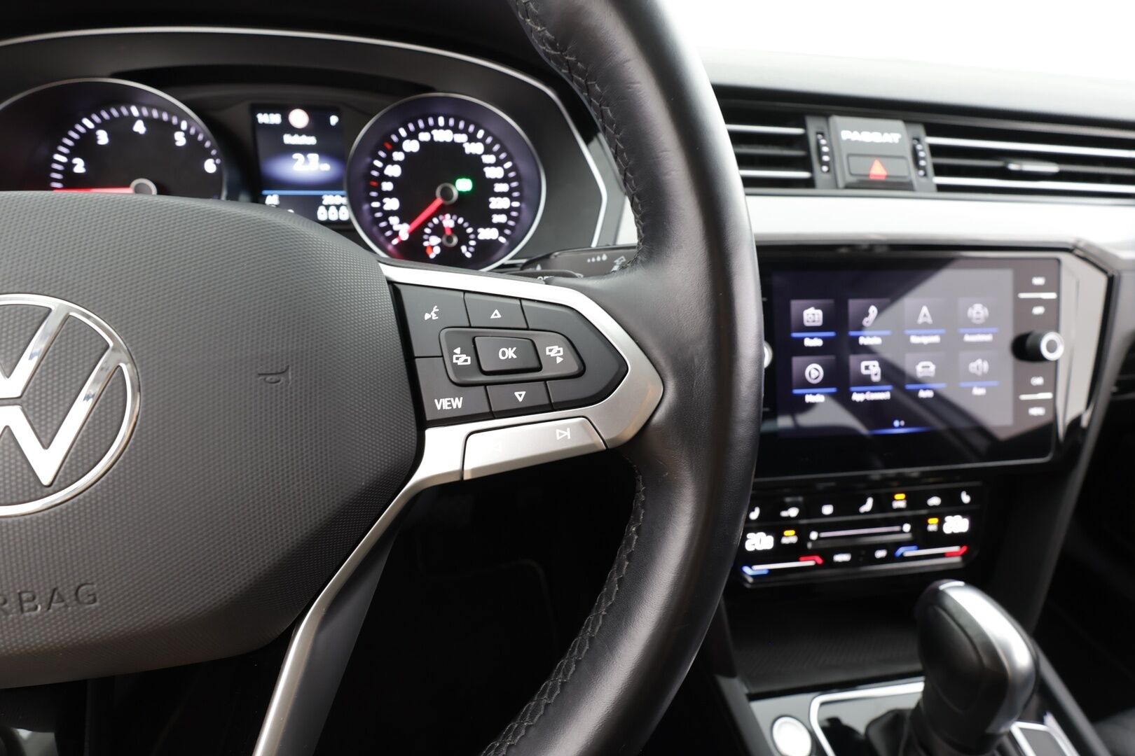 Volkswagen Passat 2023 Variant Comfort Business 1,5 TSI EVO 110 kW DSG - | ACC | Koukku | LED | Ergo comfort Istuin | P.tutkat | Navi | Apple&Android | 