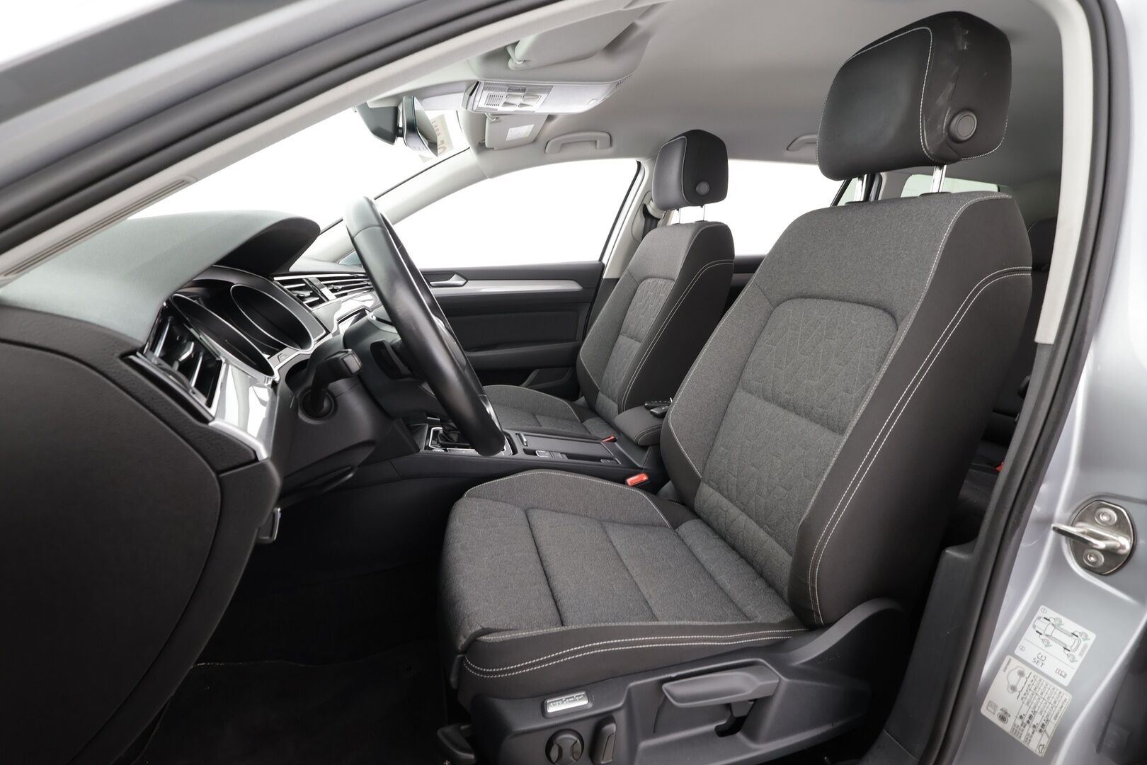 Volkswagen Passat 2023 Variant Comfort Business 1,5 TSI EVO 110 kW DSG - | ACC | Koukku | LED | Ergo comfort Istuin | P.tutkat | Navi | Apple&Android | 