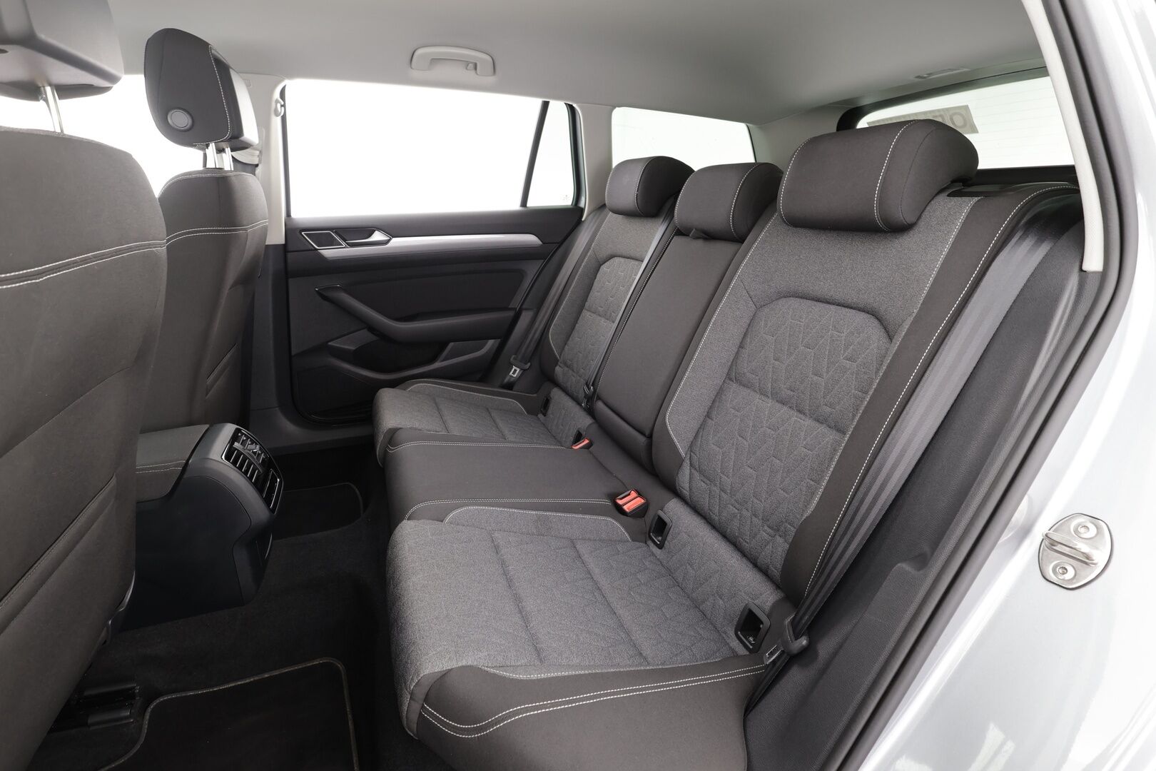 Volkswagen Passat 2023 Variant Comfort Business 1,5 TSI EVO 110 kW DSG - | ACC | Koukku | LED | Ergo comfort Istuin | P.tutkat | Navi | Apple&Android | 