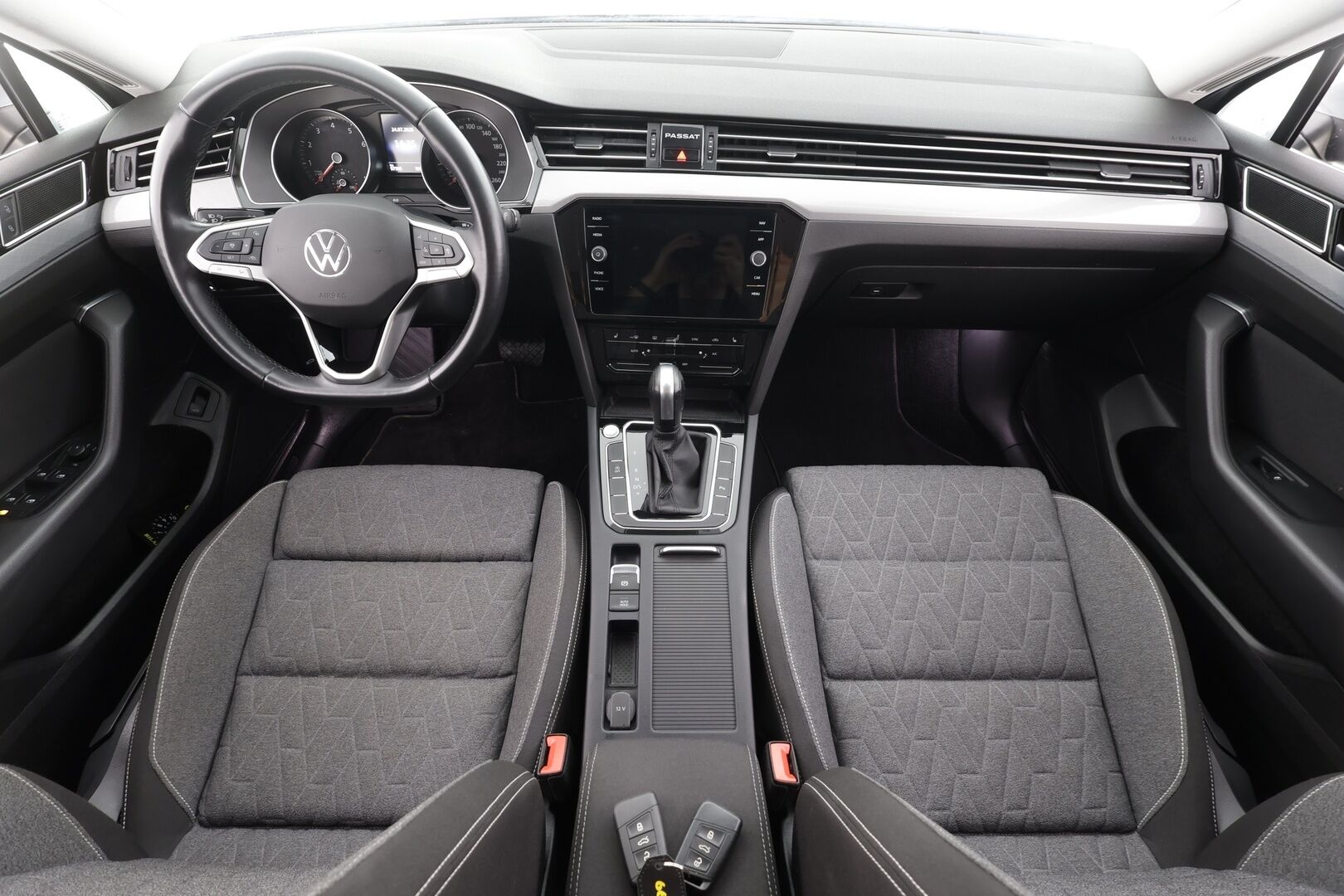 Volkswagen Passat 2023 Variant Comfort Business 1,5 TSI EVO 110 kW DSG - | ACC | Koukku | LED | Ergo comfort Istuin | P.tutkat | Navi | Apple&Android | 