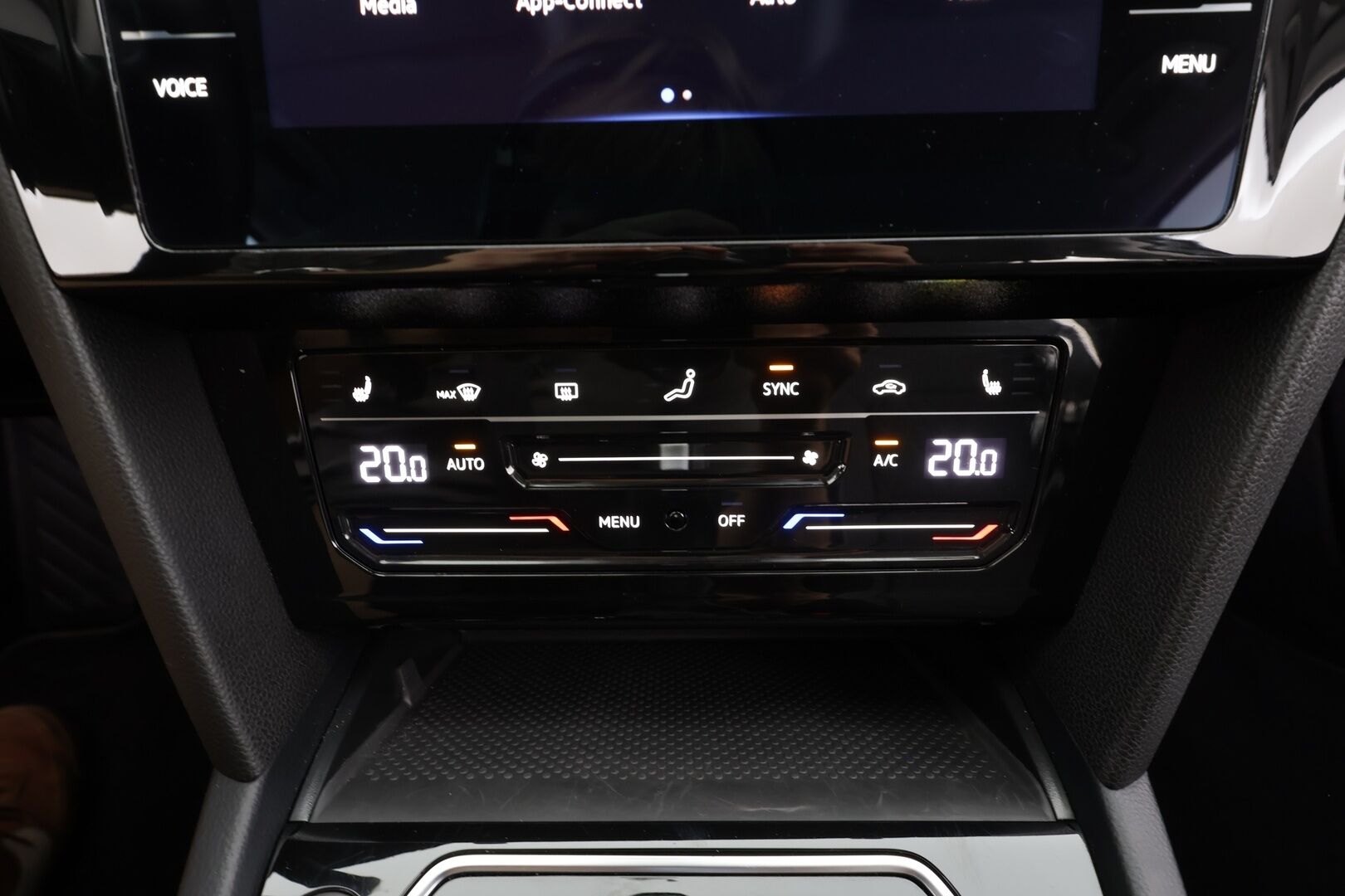 Volkswagen Passat 2023 Variant Comfort Business 1,5 TSI EVO 110 kW DSG - | ACC | Koukku | LED | Ergo comfort Istuin | P.tutkat | Navi | Apple&Android | 