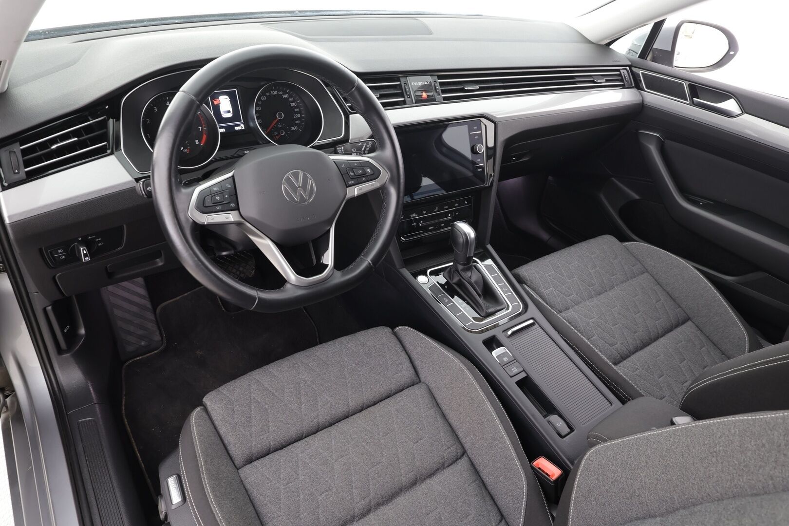 Volkswagen Passat 2023 Variant Comfort Business 1,5 TSI EVO 110 kW DSG - | ACC | Koukku | LED | Ergo comfort Istuin | P.tutkat | Navi | Apple&Android | 