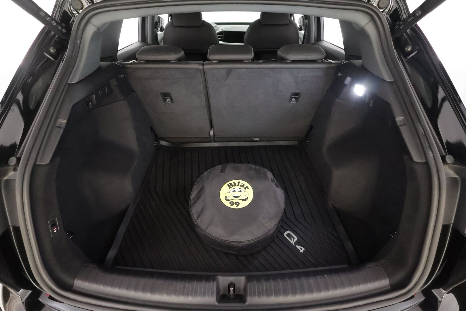 AUDI Q4 E-TRON 2023 50 e-tron quattro - | ACC | ILP | Koukku | Matrix-LED | P.Kamera | Sporttipenkit | Ratinlämmitys | Apple&Android | Kahdet Renkaat |