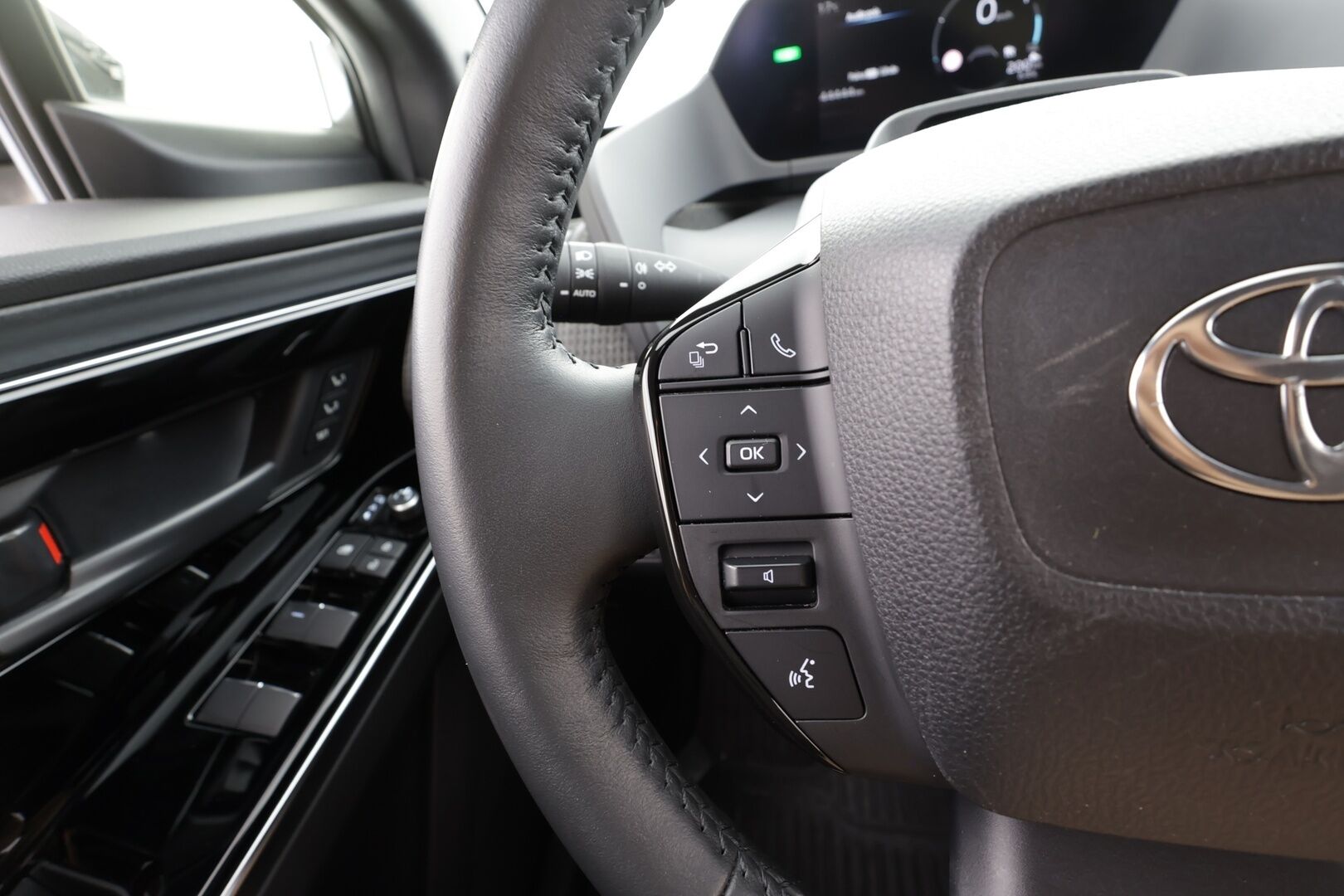 TOYOTA BZ4X 2022 Premium AWD - | ACC | ILP | Ilmastoidut nahat | Muistipenkki | JBL | 360° | AHS-LED | Lane Assist | PDA | BSM | Sähk. takaluukku | Keyless | Lämm. ratti | ALV | 