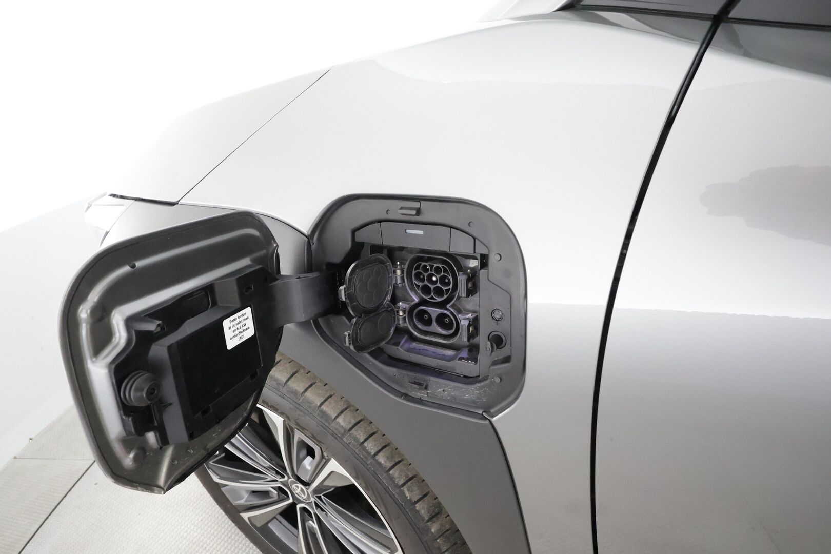 TOYOTA BZ4X 2022 Premium AWD - | ACC | ILP | Ilmastoidut nahat | Muistipenkki | JBL | 360° | AHS-LED | Lane Assist | PDA | BSM | Sähk. takaluukku | Keyless | Lämm. ratti | ALV | 