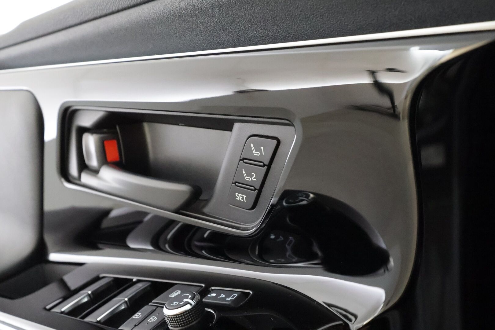 TOYOTA BZ4X 2022 Premium AWD - | ACC | ILP | Ilmastoidut nahat | Muistipenkki | JBL | 360° | AHS-LED | Lane Assist | PDA | BSM | Sähk. takaluukku | Keyless | Lämm. ratti | ALV | 
