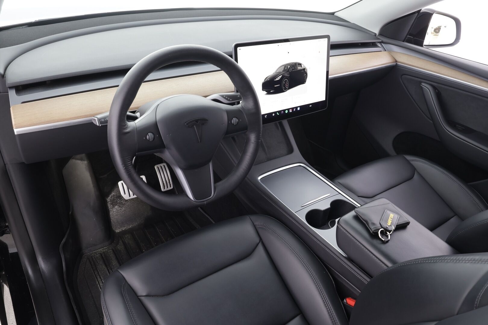Tesla Model Y 2023 Performance - | ACC | ILP | Koukku | Ryzen | Premium Audio | Lasikatto | Matrix | Sähkönahat | Muistipenkki | Autosteer | Lämm. ratti | Lämm. takapenkit |