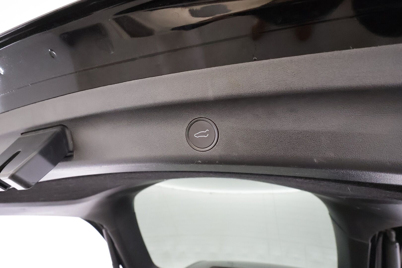 Tesla Model Y 2023 Performance - | ACC | ILP | Koukku | Ryzen | Premium Audio | Lasikatto | Matrix | Sähkönahat | Muistipenkki | Autosteer | Lämm. ratti | Lämm. takapenkit |