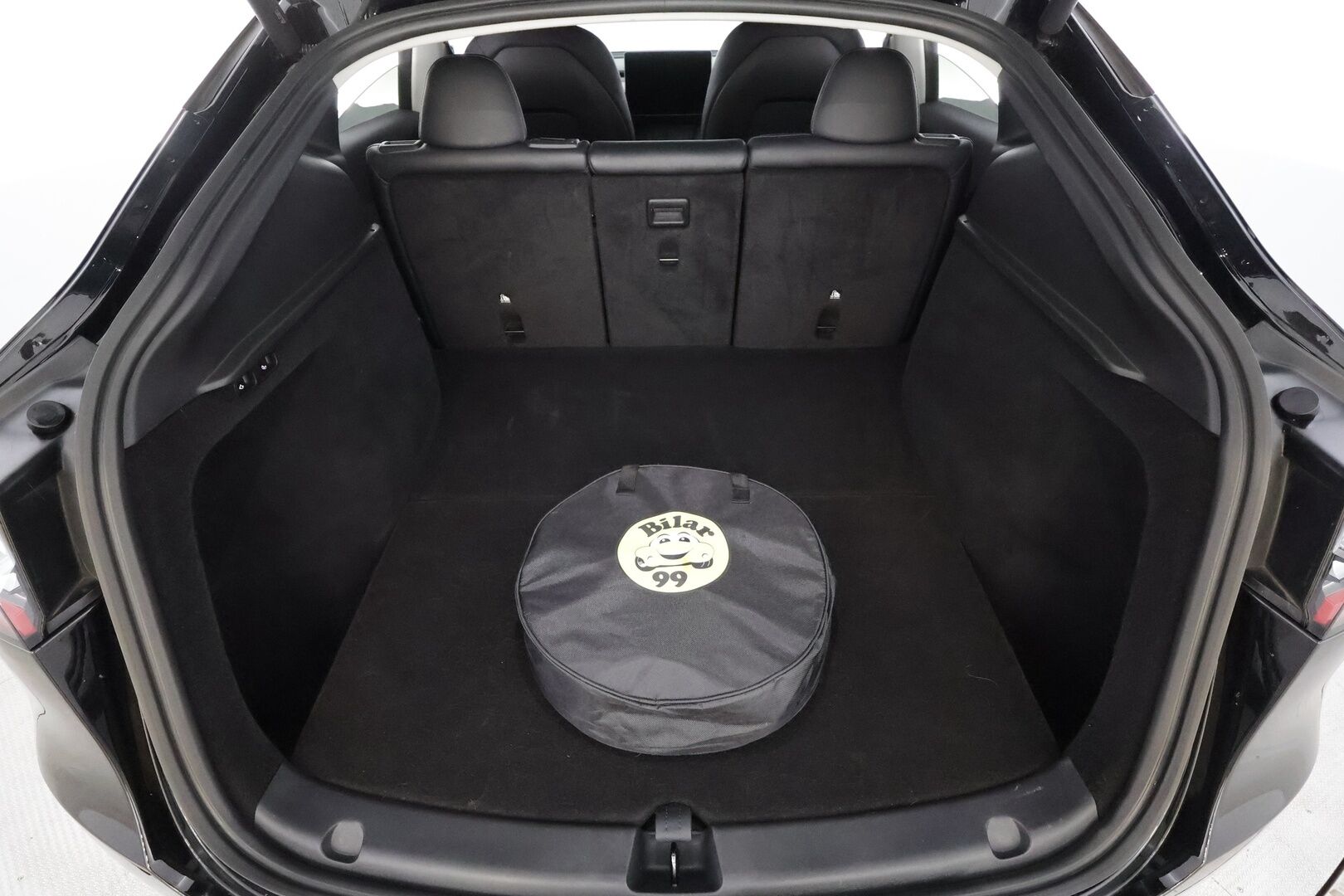 Tesla Model Y 2023 Performance - | ACC | ILP | Koukku | Ryzen | Premium Audio | Lasikatto | Matrix | Sähkönahat | Muistipenkki | Autosteer | Lämm. ratti | Lämm. takapenkit |