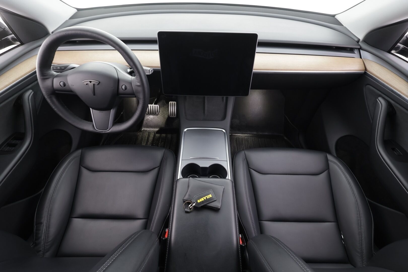 Tesla Model Y 2023 Performance - | ACC | ILP | Koukku | Ryzen | Premium Audio | Lasikatto | Matrix | Sähkönahat | Muistipenkki | Autosteer | Lämm. ratti | Lämm. takapenkit |