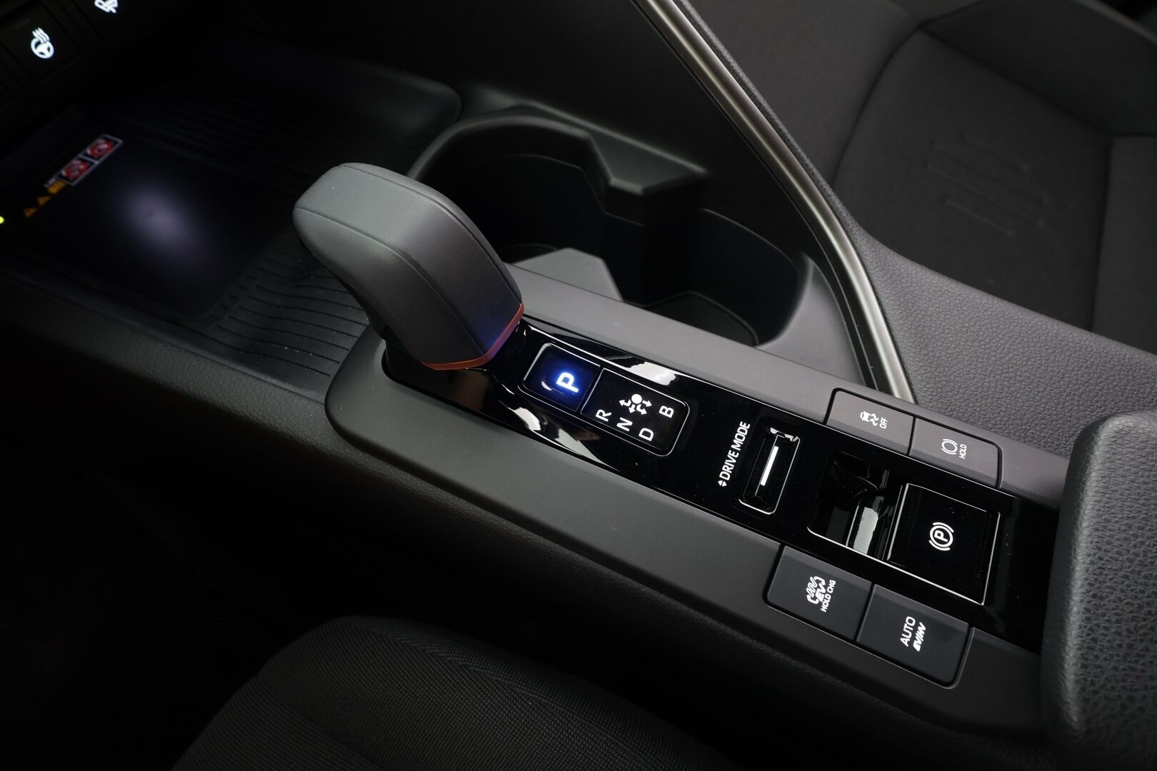 Toyota C-HR 2025 2,0 Plug-in Hybrid Intense - | ACC | ILP | LED | Navi | P.kamera | Digimittaristo | PDA | LDA | BSM | Keyless | Lämm. ratti | Aut. pitkät | Apple & Android | ALV | 