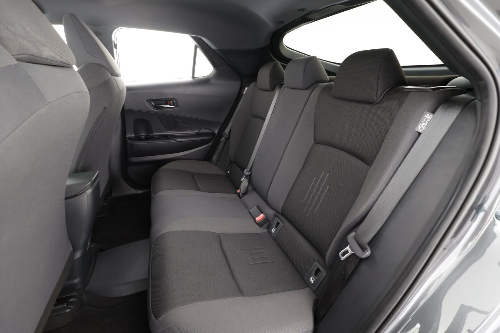 Toyota C-HR 2025 2,0 Plug-in Hybrid Intense - | ACC | ILP | LED | Navi | P.kamera | Digimittaristo | PDA | LDA | BSM | Keyless | Lämm. ratti | Aut. pitkät | Apple & Android | ALV | 