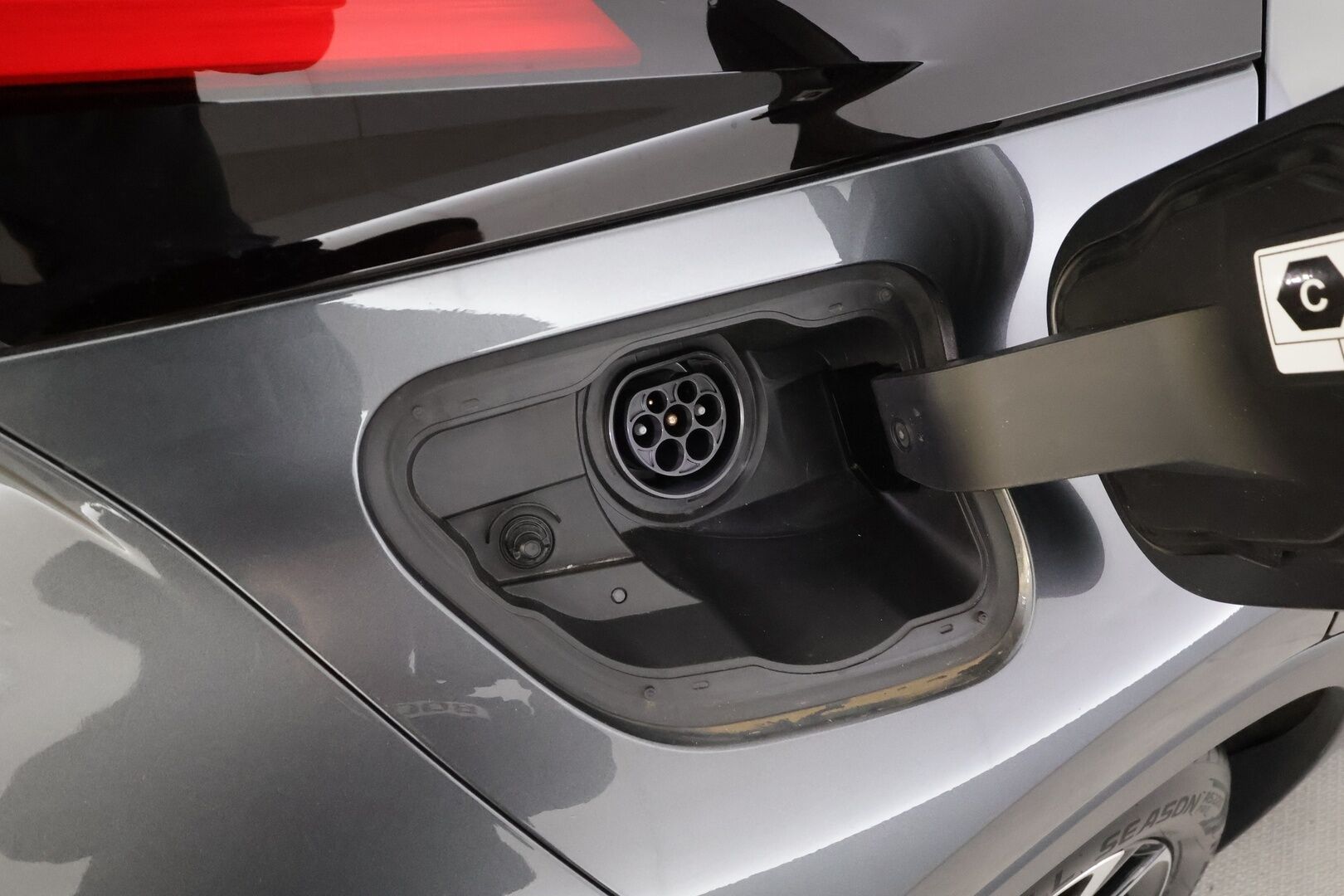 Toyota C-HR 2025 2,0 Plug-in Hybrid Intense - | ACC | ILP | LED | Navi | P.kamera | Digimittaristo | PDA | LDA | BSM | Keyless | Lämm. ratti | Aut. pitkät | Apple & Android | ALV | 