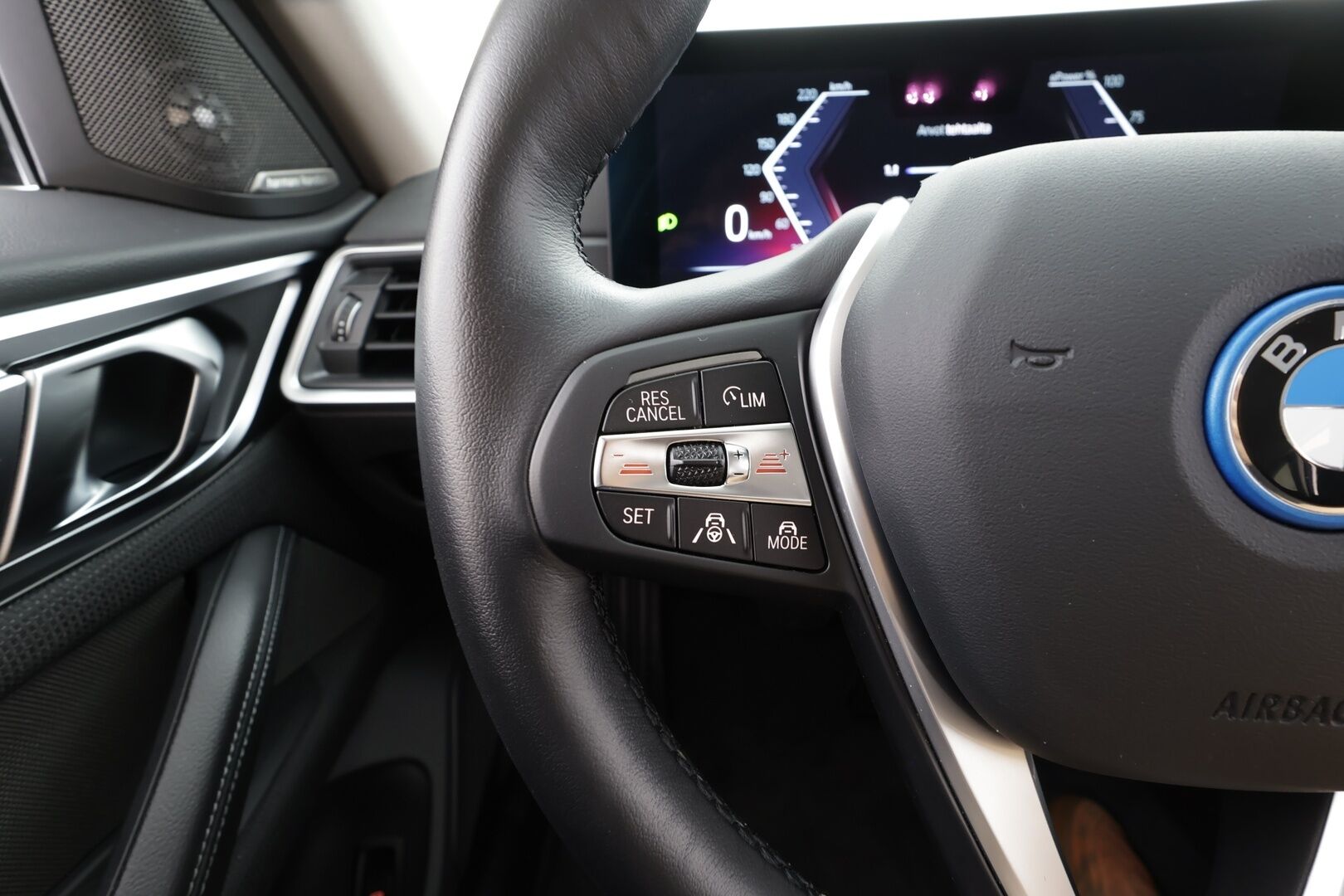 BMW i4 2023 eDrive40 Charged Plus - | ACC | Akkukäyttöinen | Laser Light LED | HUD | Widescreen | 360-Kamera | H/K | Muistipenkki | Comfort Access | Apple&Android | Kahdet Renkaat |