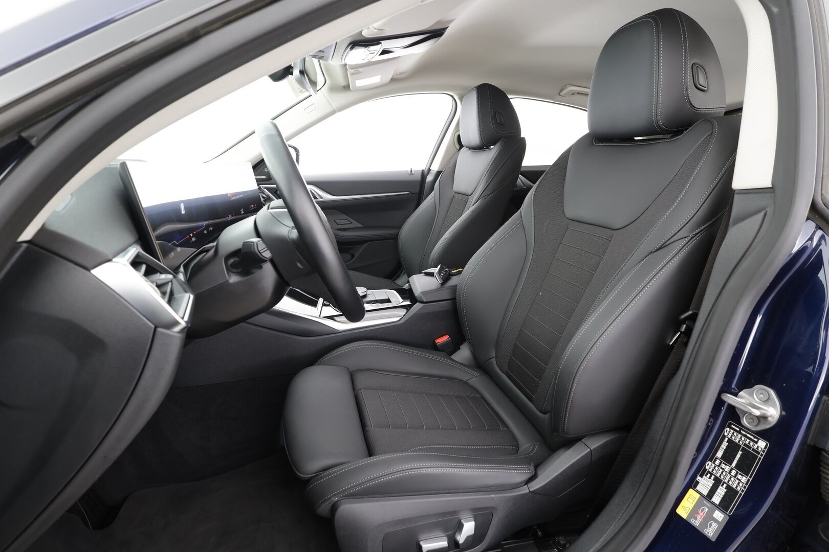 BMW i4 2023 eDrive40 Charged Plus - | ACC | Akkukäyttöinen | Laser Light LED | HUD | Widescreen | 360-Kamera | H/K | Muistipenkki | Comfort Access | Apple&Android | Kahdet Renkaat |